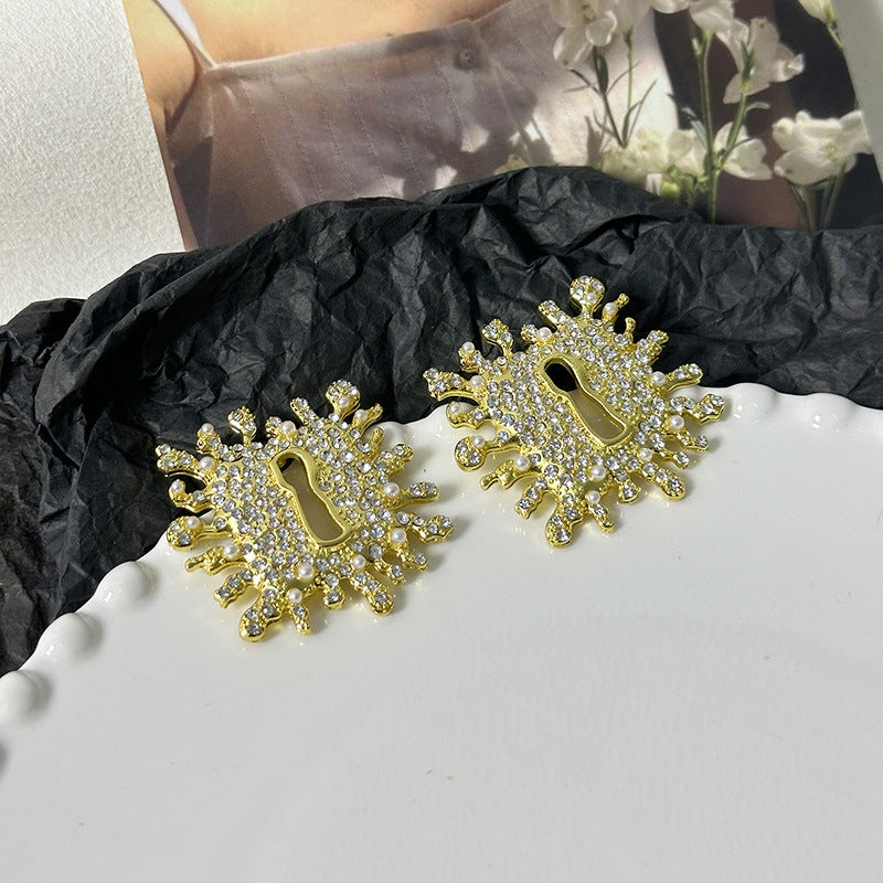 Wholesale  Light Luxury Square Burst Keyhole Pearl Flash Diamond Earrings