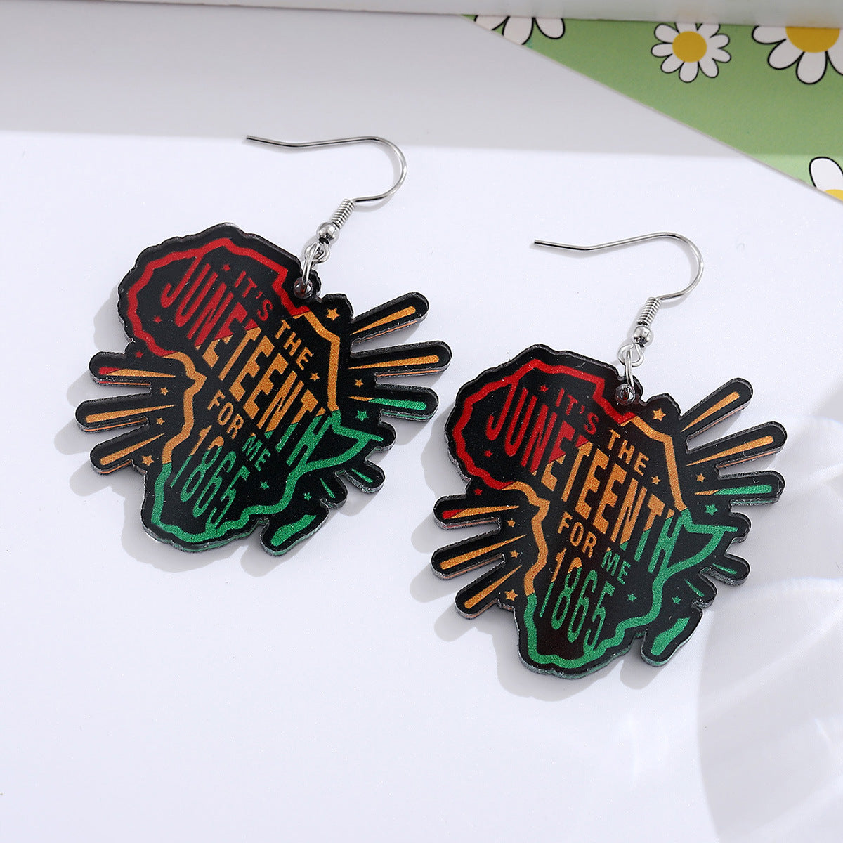 Wholesale Bohemian red, black and green map pendant earrings