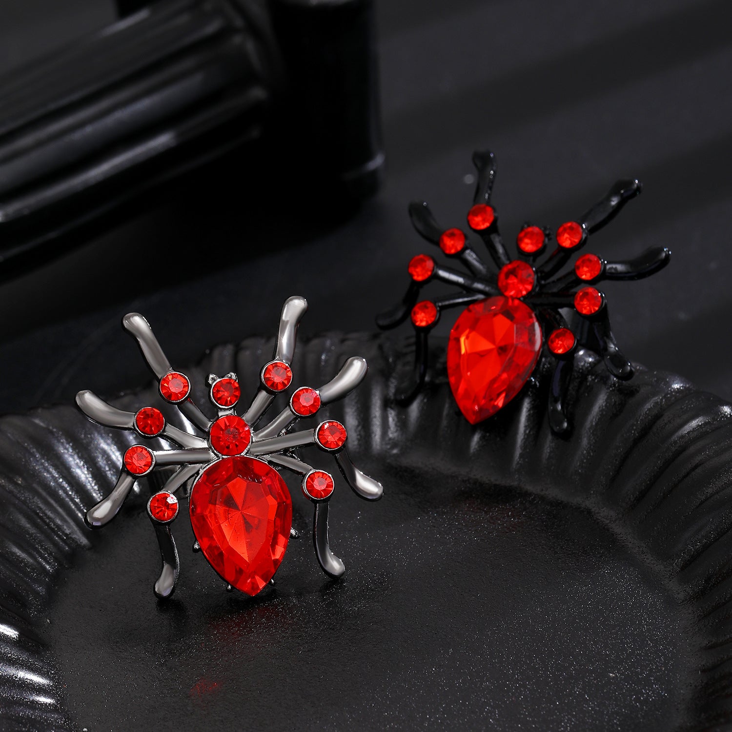 Wholesale Gothic Red  Ring for Women,  Dark Style  Jewelry,  Zinc Alloy with Electroplating Finish,  Trendy Open Index Finger Ring for Everyday Wear or Boutique Resale