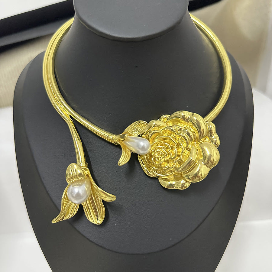 Wholesale Exaggerated Three-dimensional Pearl Flower Camellia Necklaces