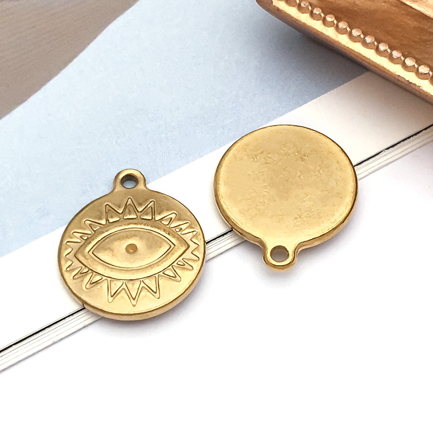 Wholesale Stainless Steel  Golden Sun Devil' s Eye Round Plate Special-Shaped Charms