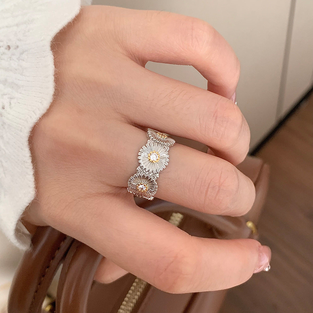 Wholesale Vintage brushed daisy ring