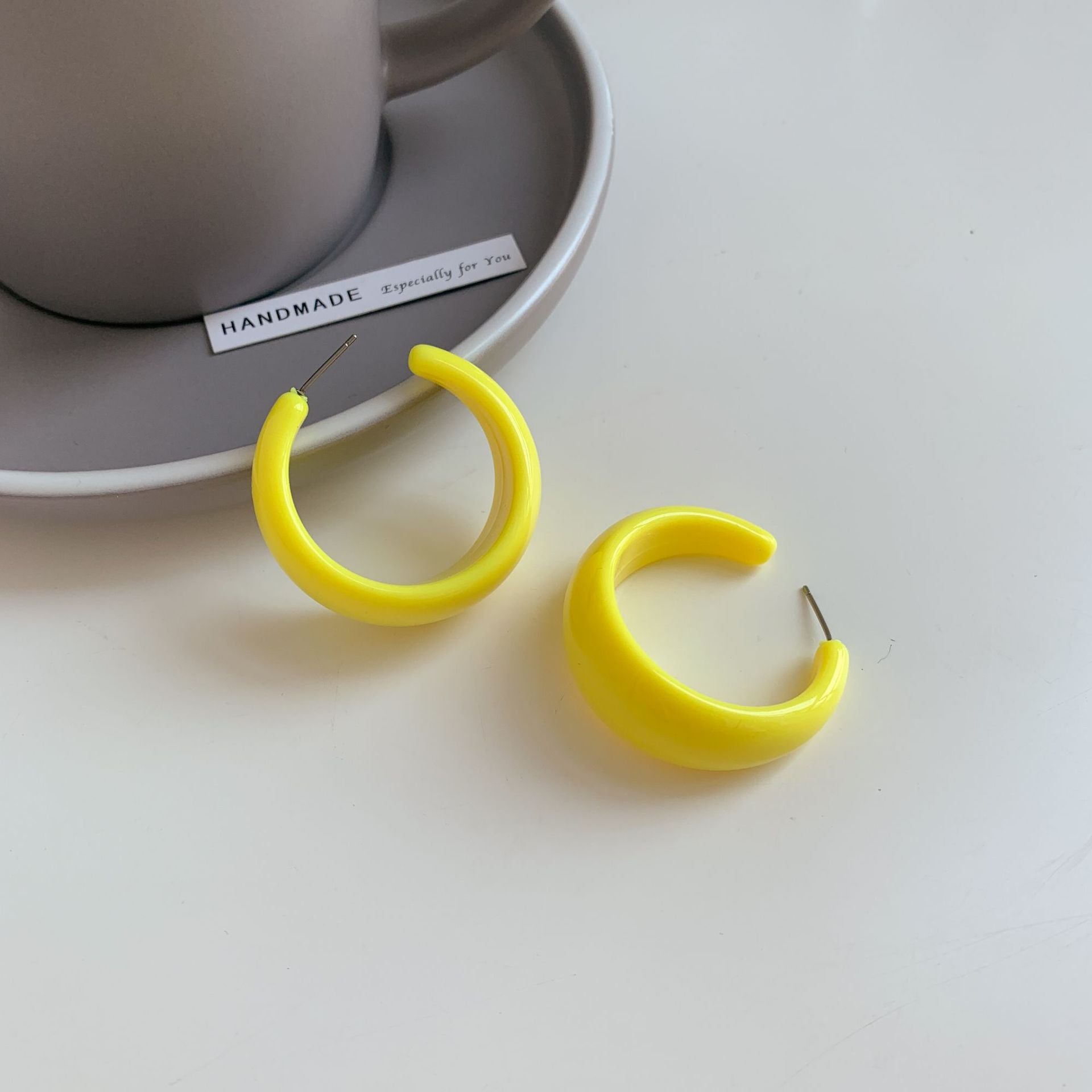 Wholesale Acrylic Vintage C Shape Geometric Earrings