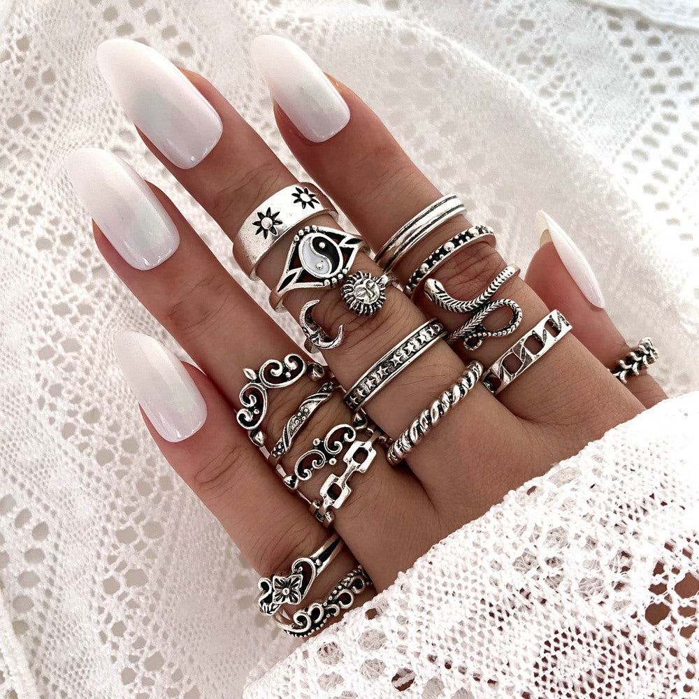 Wholesale Trendy Totem Design Ring with Love Heart Stones,  Zinc Alloy Fashion Accessory for Everyday Wear