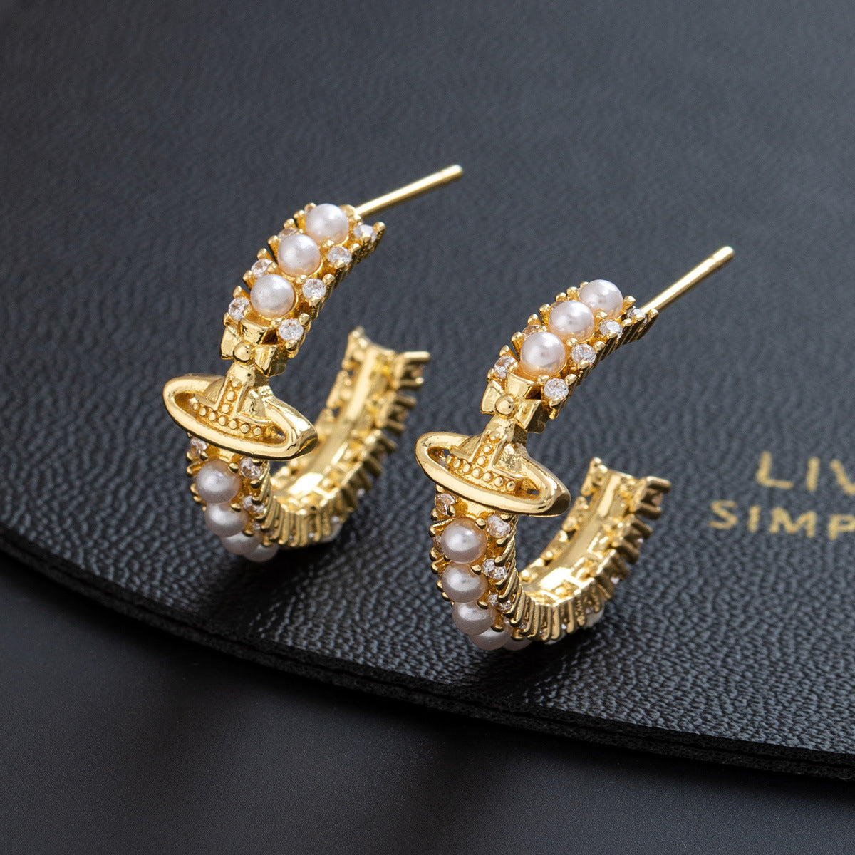 Wholesale Chic Pearl Hoop Earrings Gold Tone Copper Geometric Design Jewelry Accessory For Boutique Resale