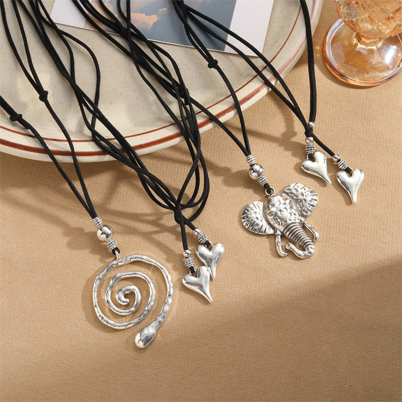 Wholesale Alloy Zircon Elephant Heart Pendant Necklace Retro Vintage Charm Trendy Jewelry Accessory For Gift