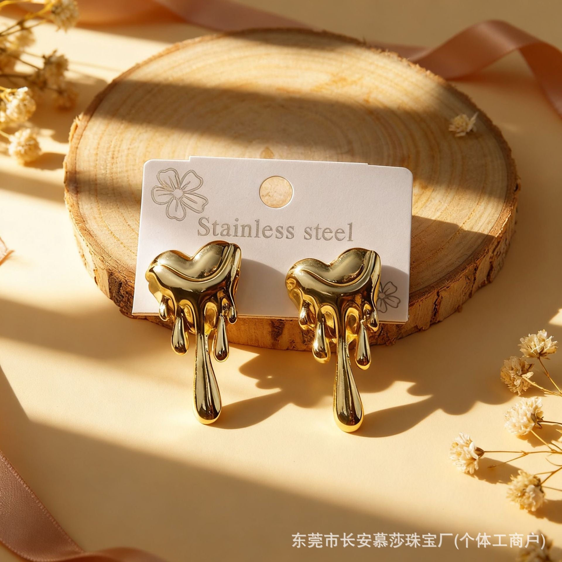 Wholesale Modern Heart Shape Stainless Steel Earrings Trendy Golden Electroplated Earrings for Women Party Wear Jewelry Accessory