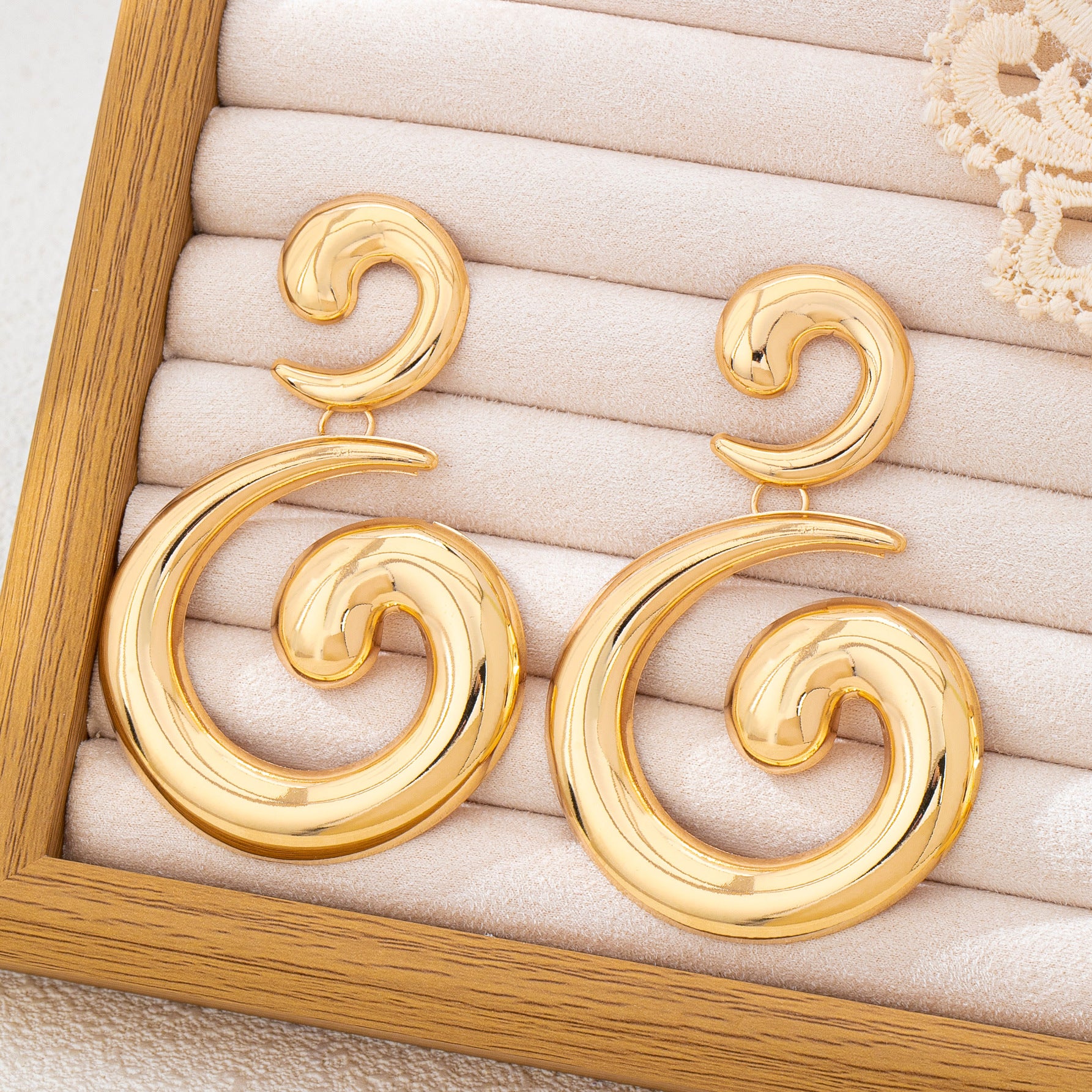 Wholesale Chic Gold C Shape Spiral Drop Earrings Retro Hollow Design Iron Alloy Jewelry Accessory Party Wear