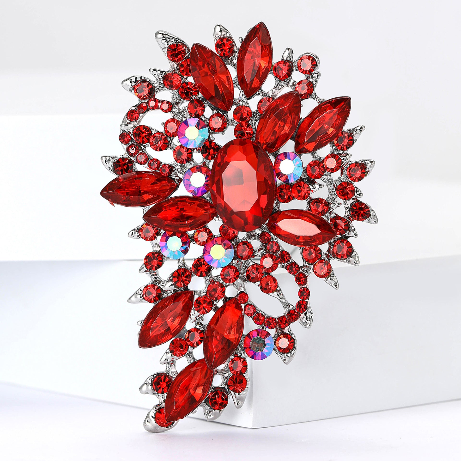 Wholesale Vintage Alloy Rhinestone Brooch Elegant Women S Suit Dress Corsage Pin Fashion Accessory