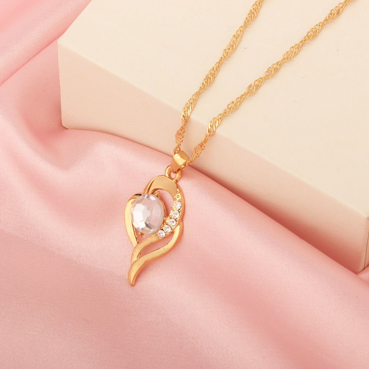 Wholesale  love  pendant with diamond heart necklace bracelet earrings ring jewelry set