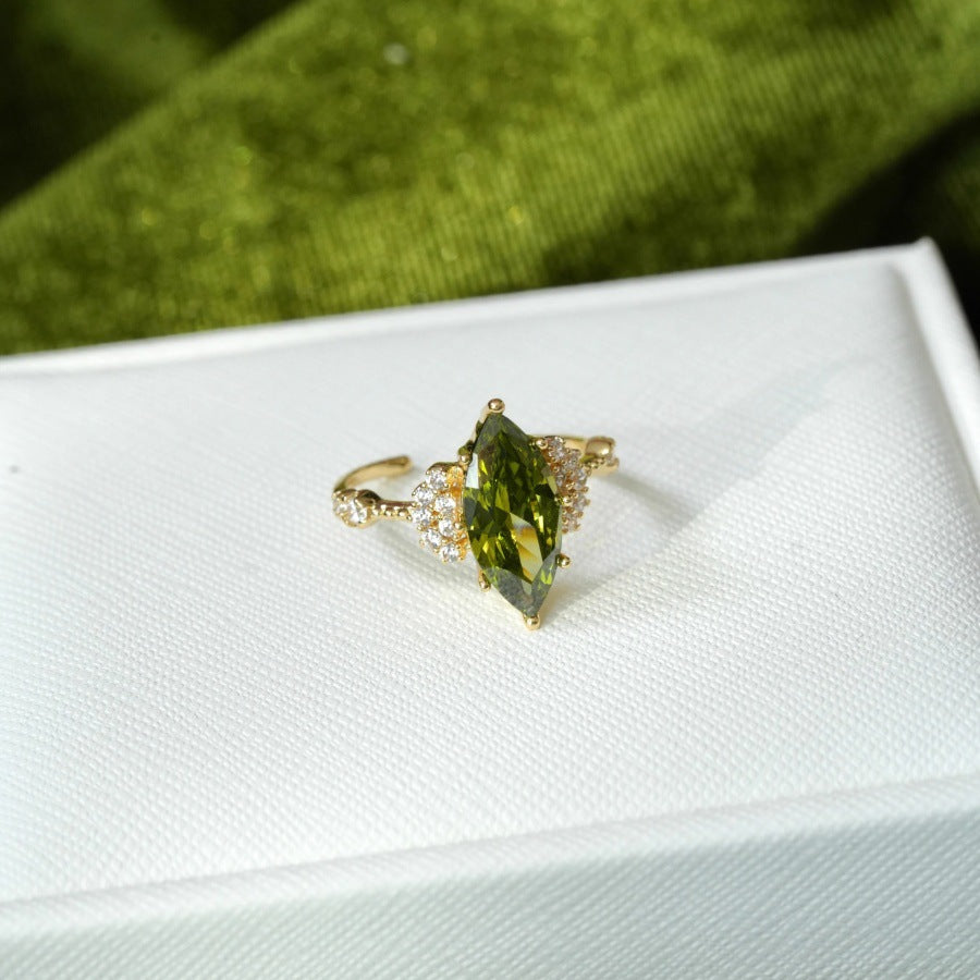 Wholesale Copper Electroplated Olive Green Zircon Ring French Retro Geometric Design Fashion Jewelry for Women