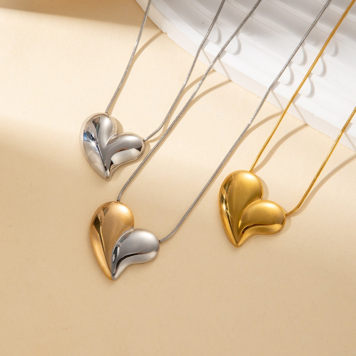 Wholesale titanium steel light luxury three-dimensional love necklace