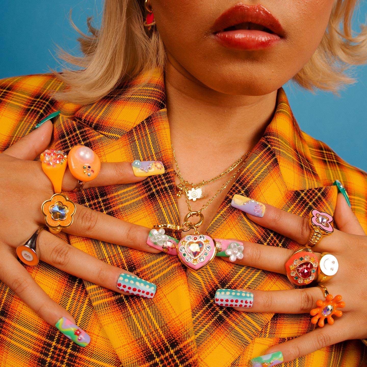 Wholesale Love full diamond opening and closing photo album photo frame necklace