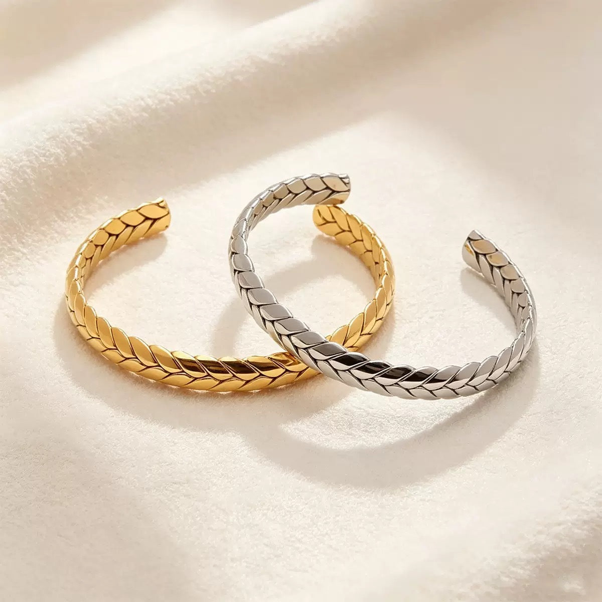 Wholesale Stainless Steel Hand Polished Wheat Ear Open Bangle - Trendy Fashion Accessory for Boutique