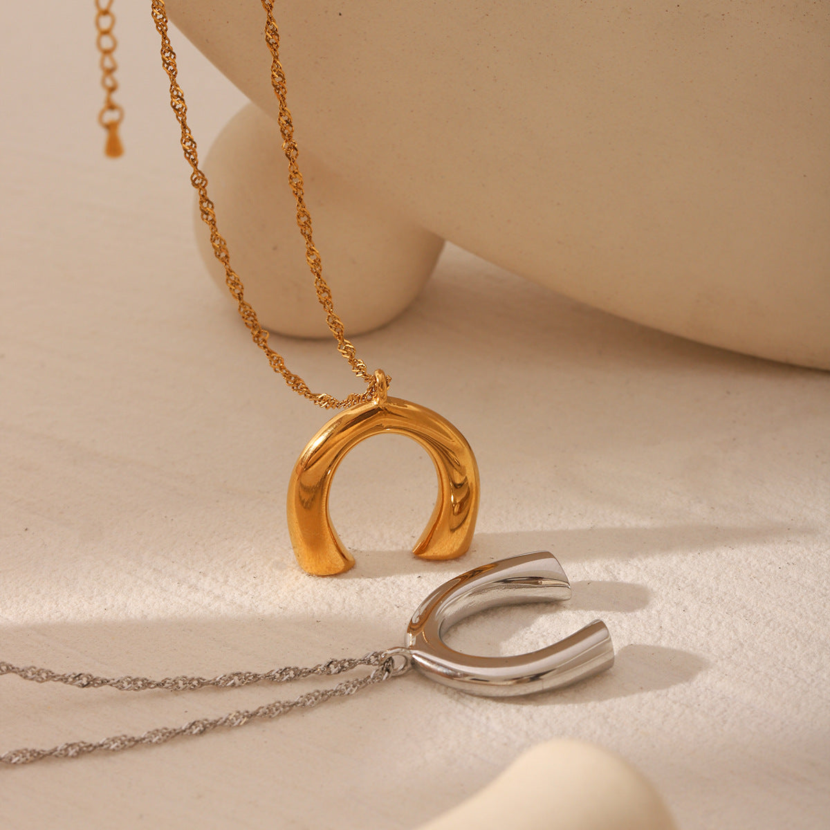 Wholesale Stainless Steel Necklace Female All-match Geometric U-shaped Lock Bone Chain Necklace