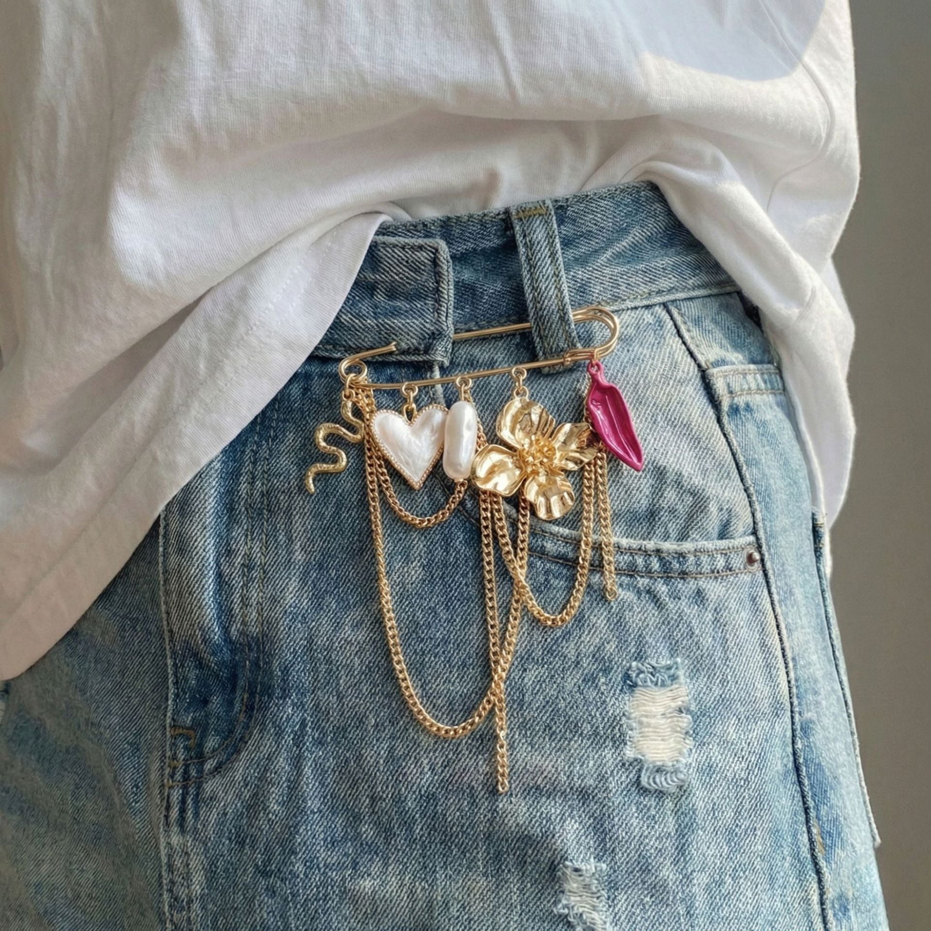 Wholesale Vintage Pearl,  Heart,  and Flower Brooch