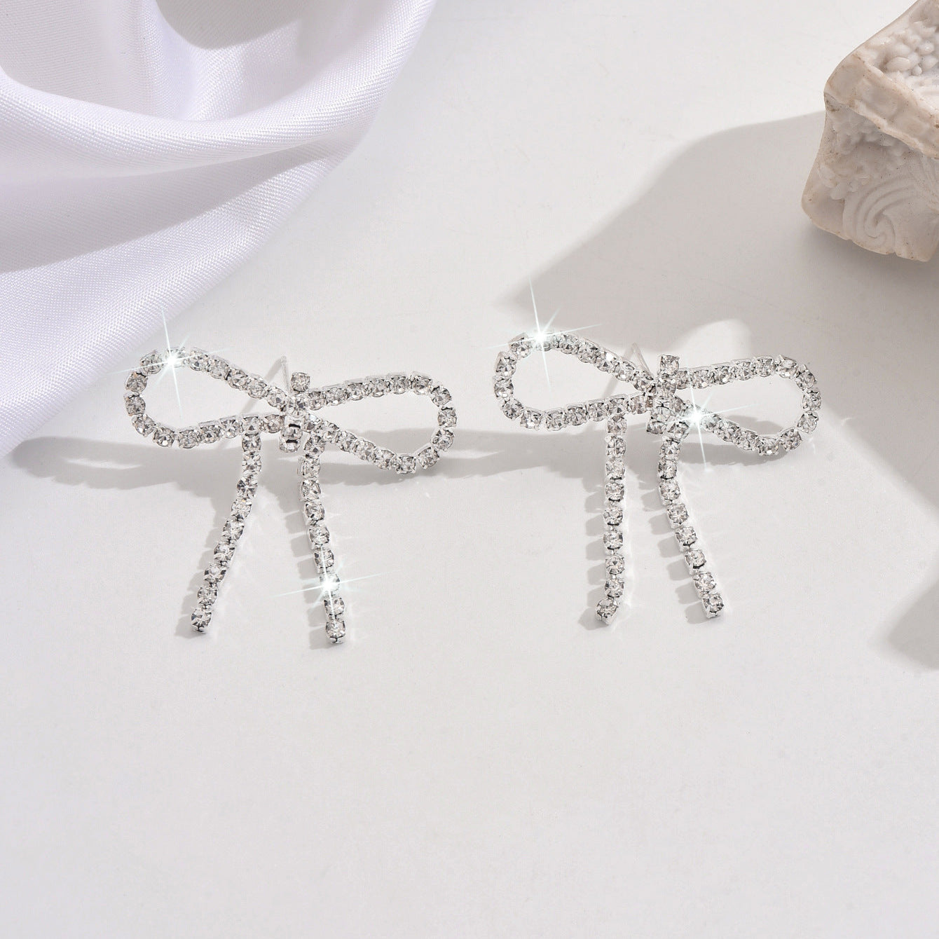 Wholesale Super Flash Claw Chain Full Diamond Bow Earrings