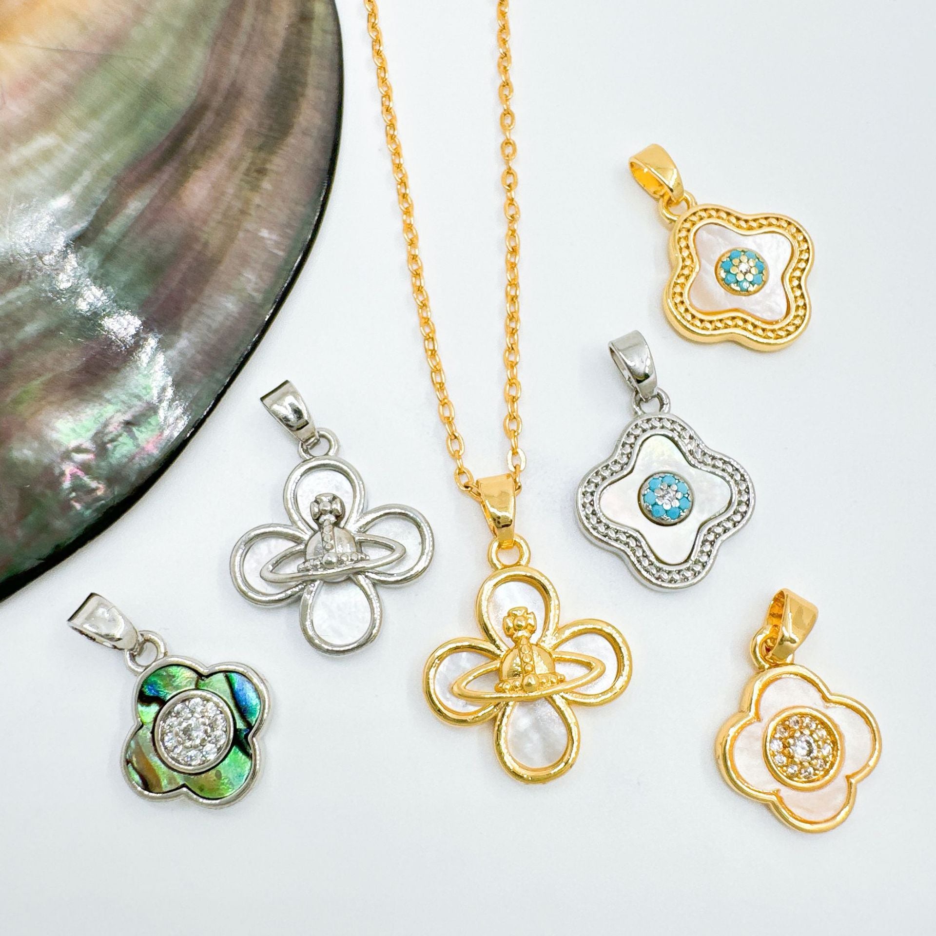 Wholesale Mother-of Pearl Pendant Necklace Gold Plated Copper European Style Fashion Accessory