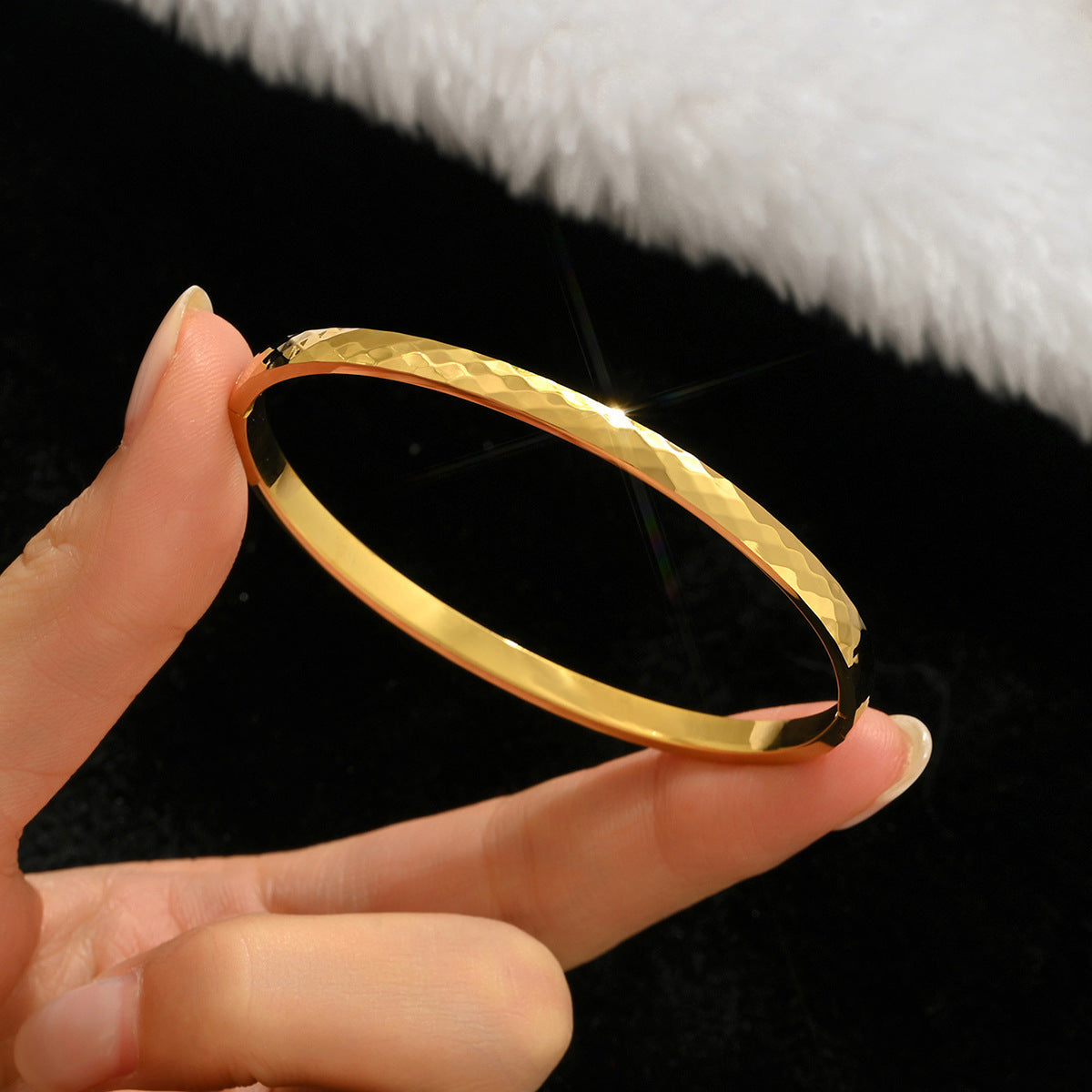 Wholesale Titanium Steel Gold Electroplated Studded Bracelet Set Fashion Jewelry Accessory