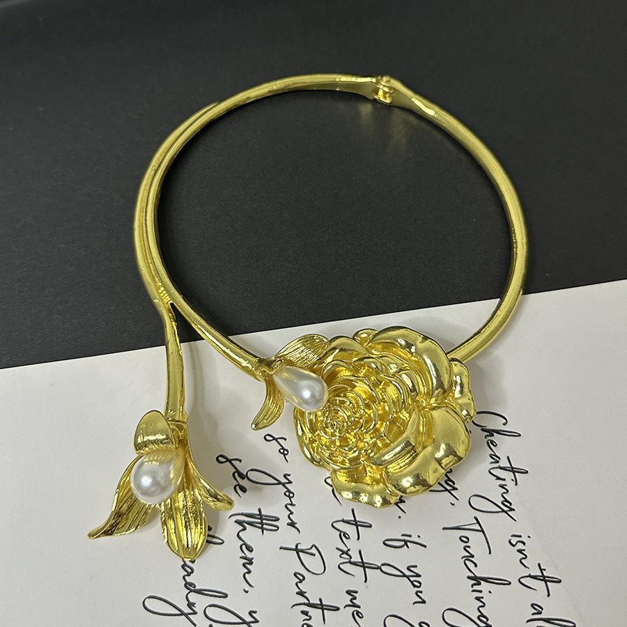 Wholesale Exaggerated Three-dimensional Pearl Flower Camellia Necklaces