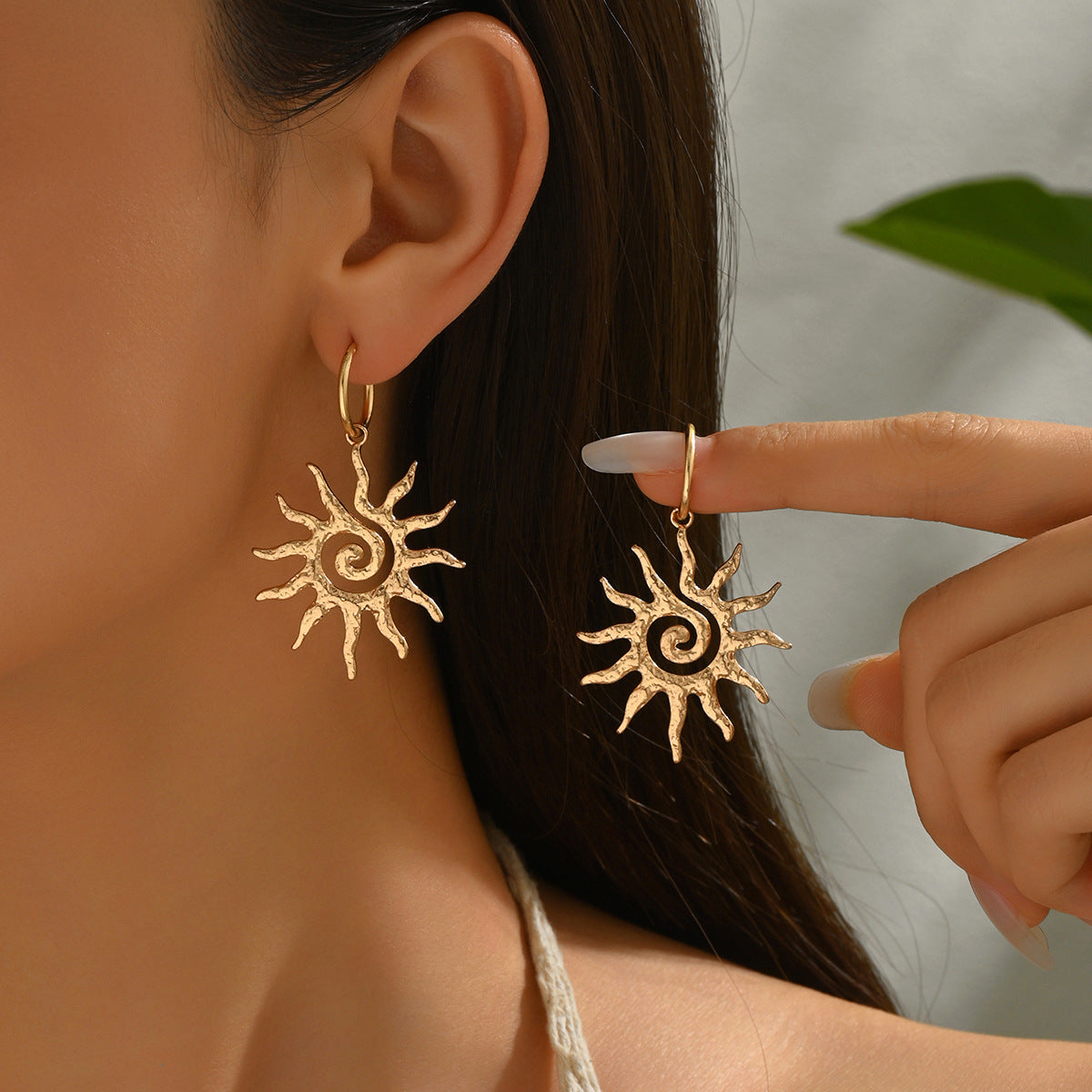 Wholesale Metal Electroplating Sunflower Earrings Trendy Fashion Accessory for Women