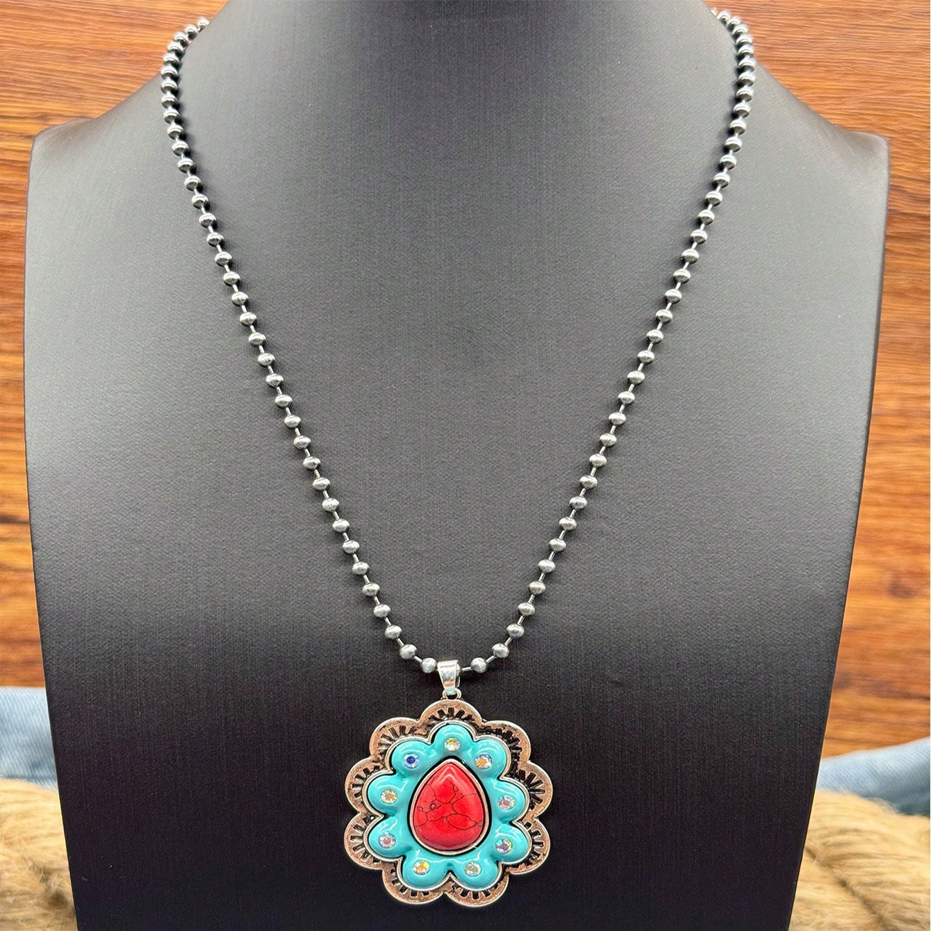 Wholesale Vintage Bohemian Turquoise Rhinestone Flower Pendant Necklace Zinc Alloy Bead Chain Women S Fashion Accessory