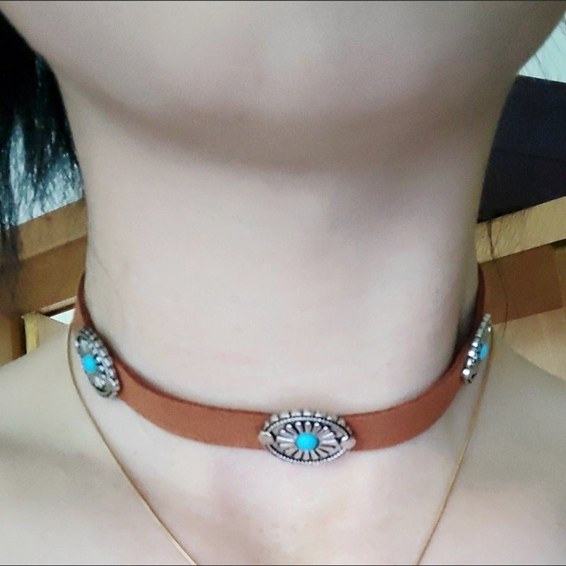 Wholesale  Retro Bohemian Choker Metal Flower Plate Turquoise Necklace