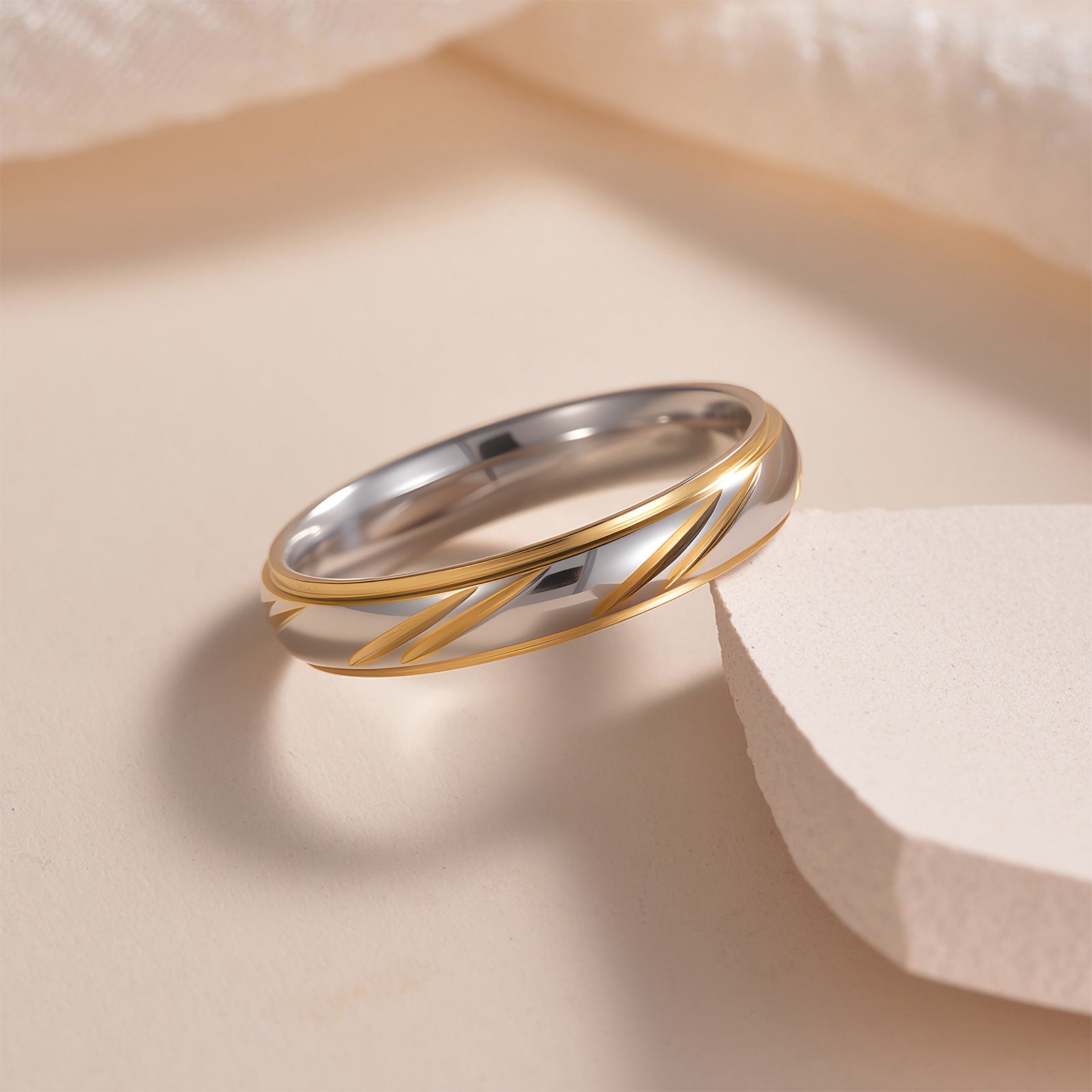 Wholesale European Fashion Gold Tone Stainless Steel Couple Rings,  Jewelry Accessory