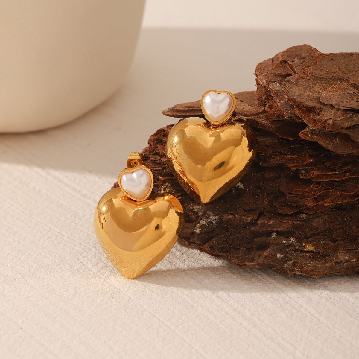 Wholesale fashion titanium steel earrings  18k gold pearl love earrings