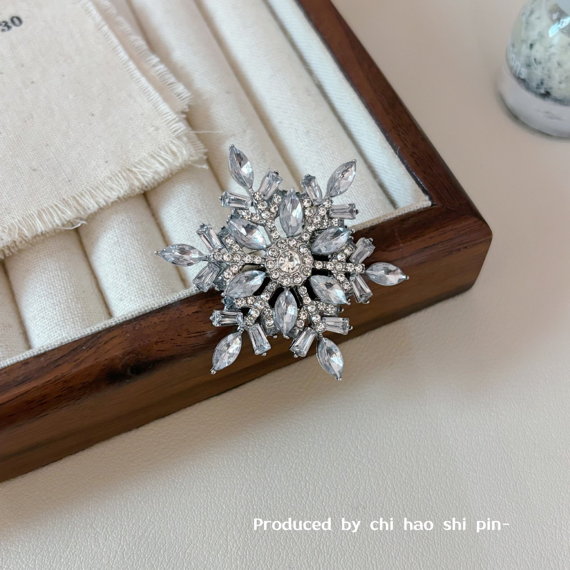 Wholesale Flash Snowflake Brooch