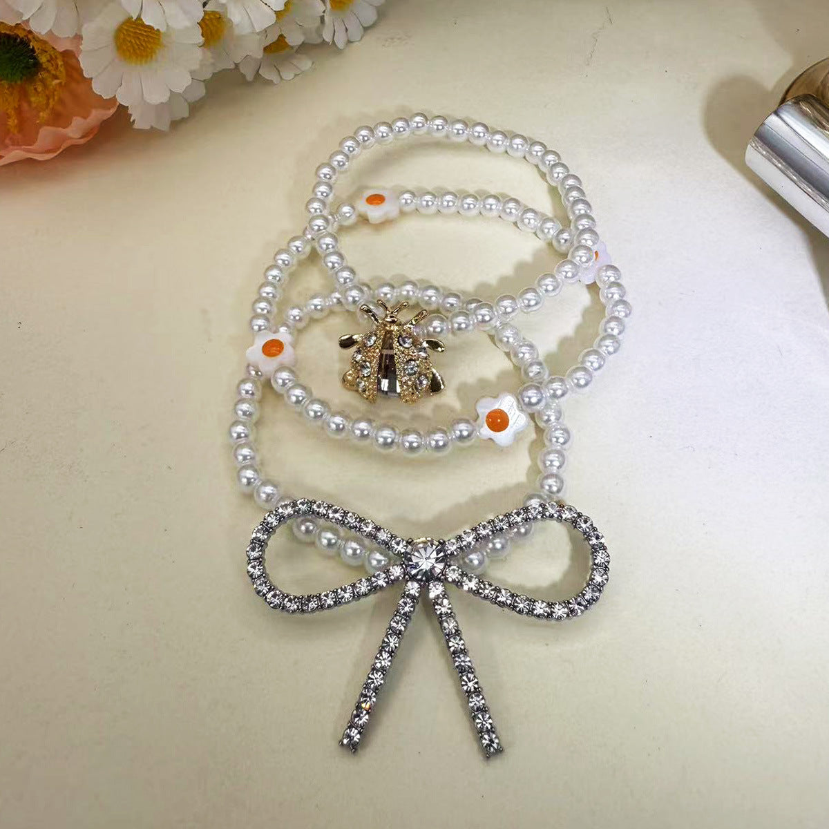 Bracciale con ciondolo ape con strass all'ingrosso