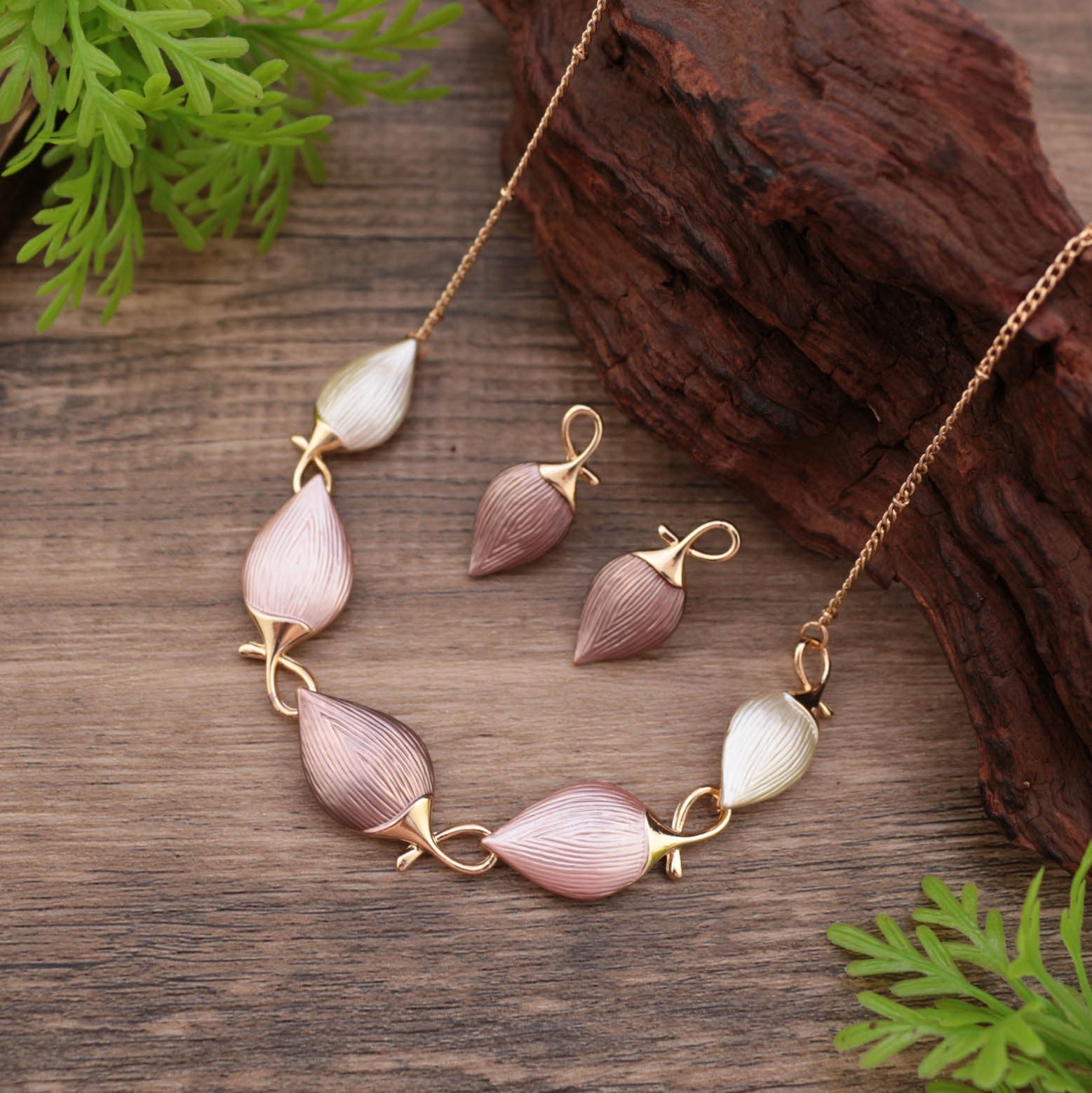 Wholesale Color Oil-painted Chestnut Earrings Necklace suit