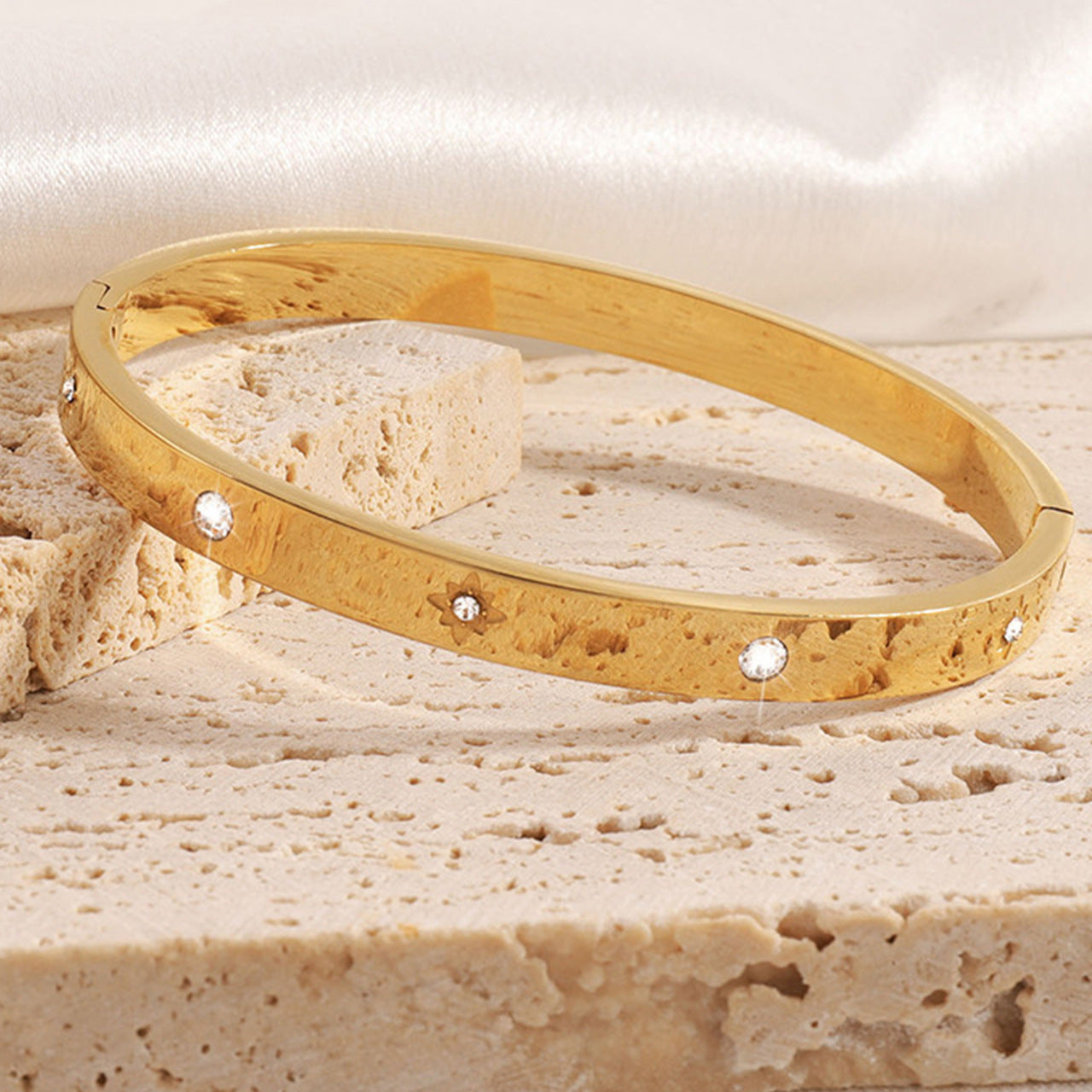 Wholesale Titanium Steel Diamond Gold Four Leaf Clover Bracelet ACC-BT-Liyan003