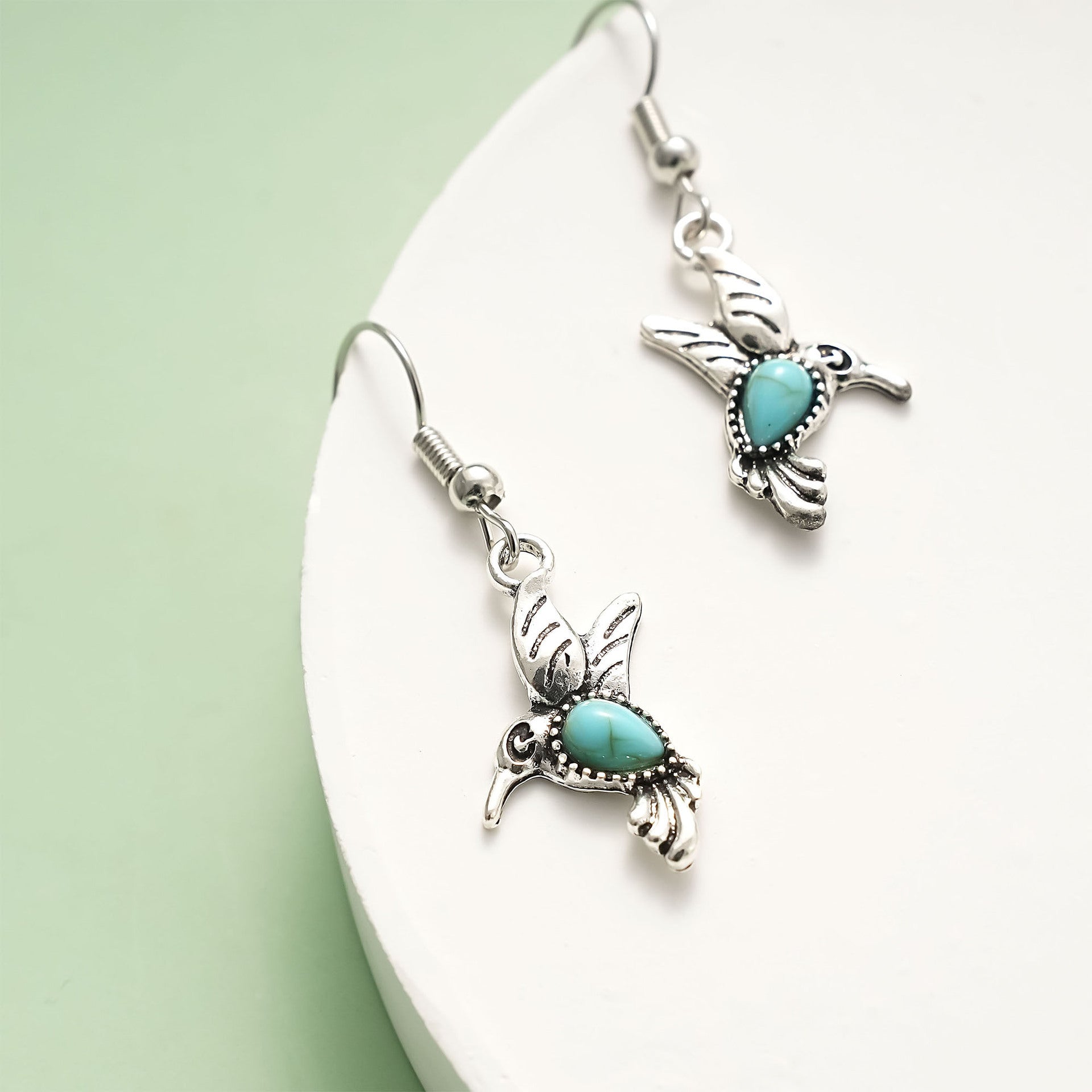 Wholesale  animal earrings Retro personality hummingbird earrings