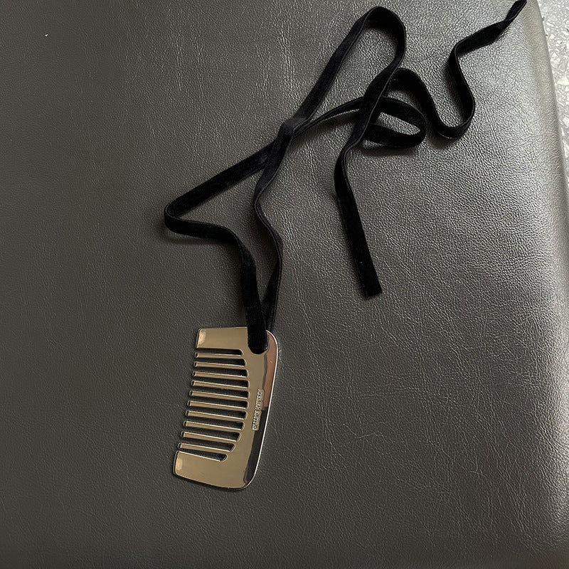 Wholesale Heart Pendant Sweater Necklace