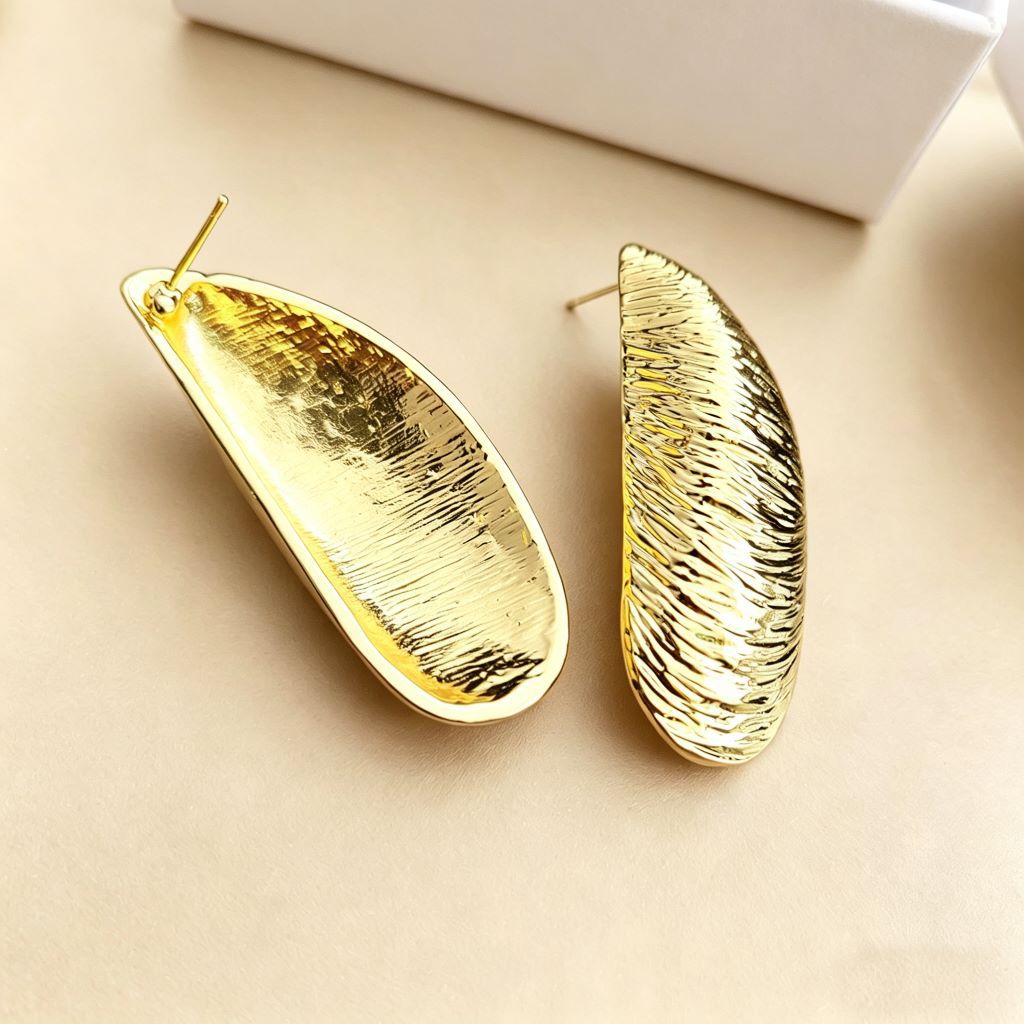Wholesale Trendy Gold Shell Pattern Earrings Alloy Electroplated Jewelry Accessory