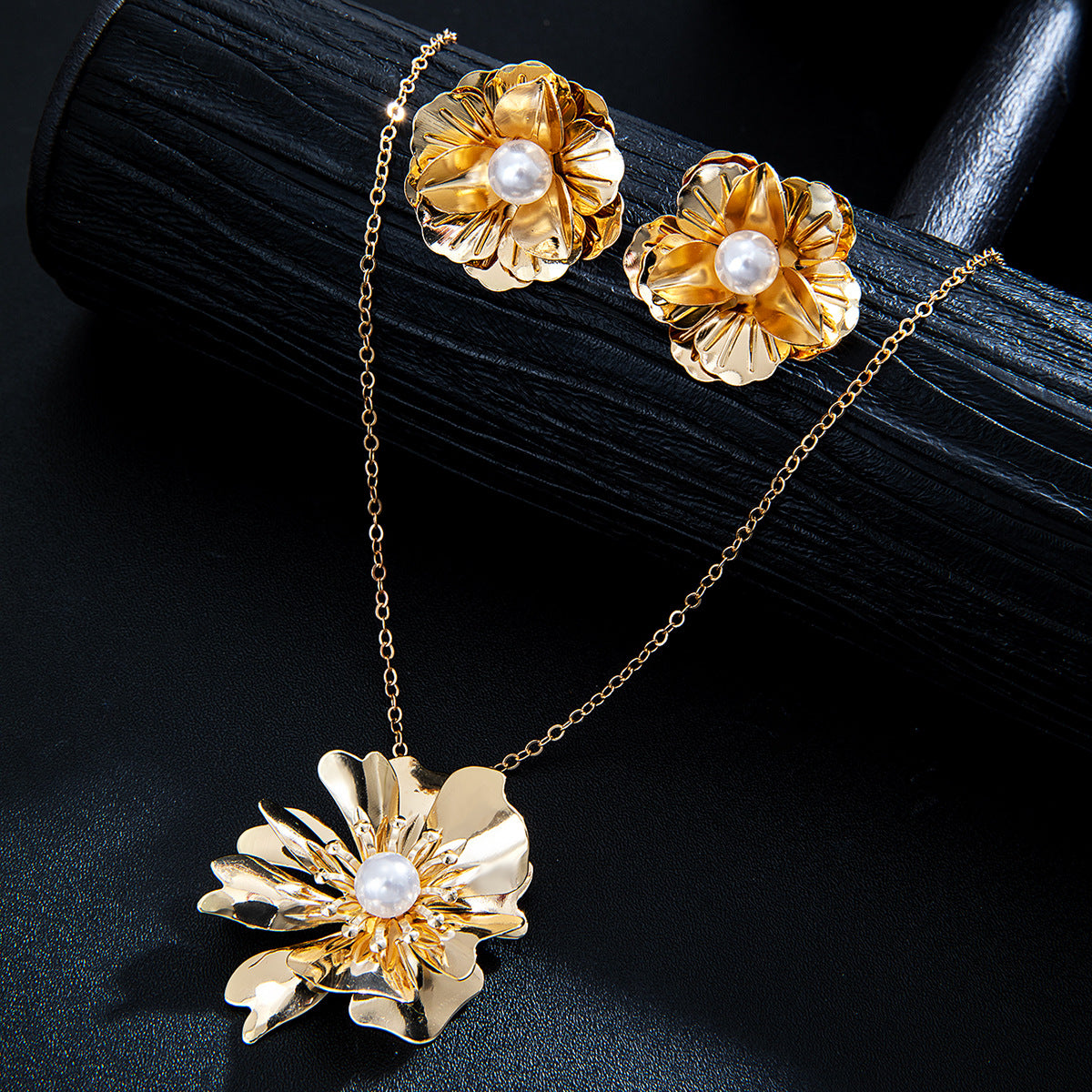 Wholesale Pearl Metal Flower Women's Necklace Earring Set
