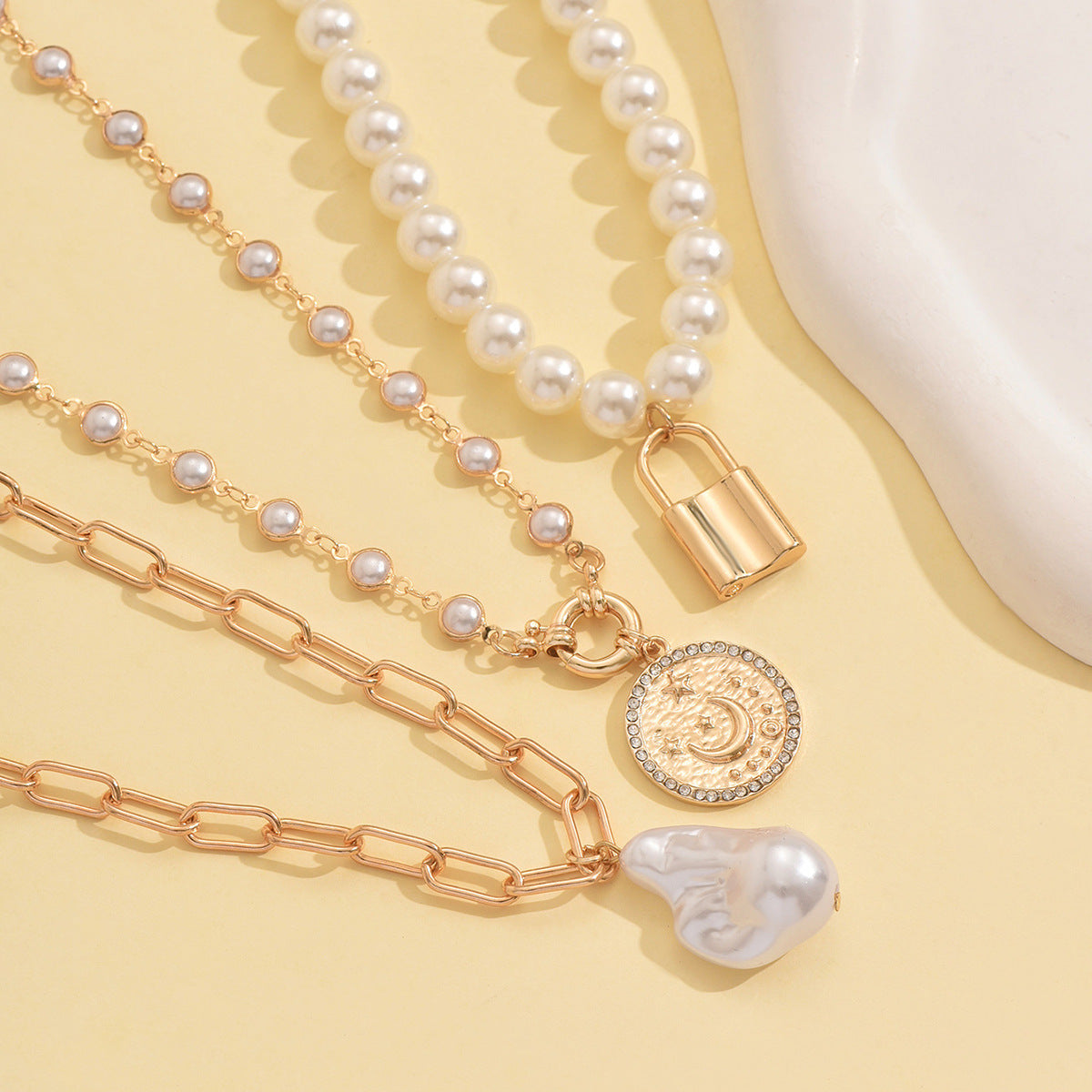 Wholesale retro star and moon gold coin lock pendant necklace