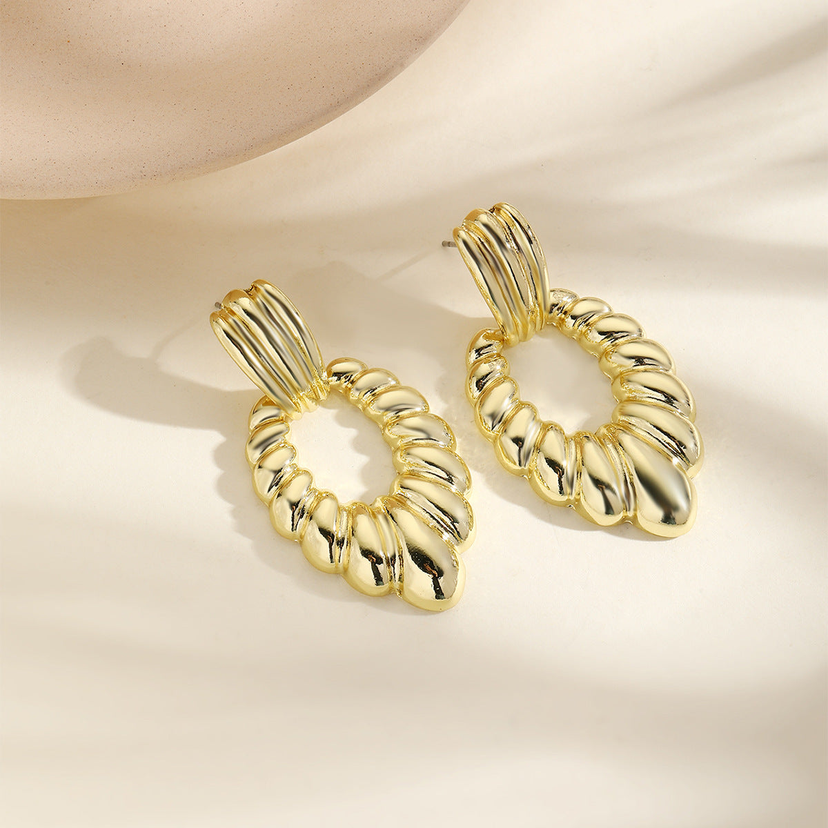 Wholesale Light Luxury Niche Knot Metal Gold Earrings