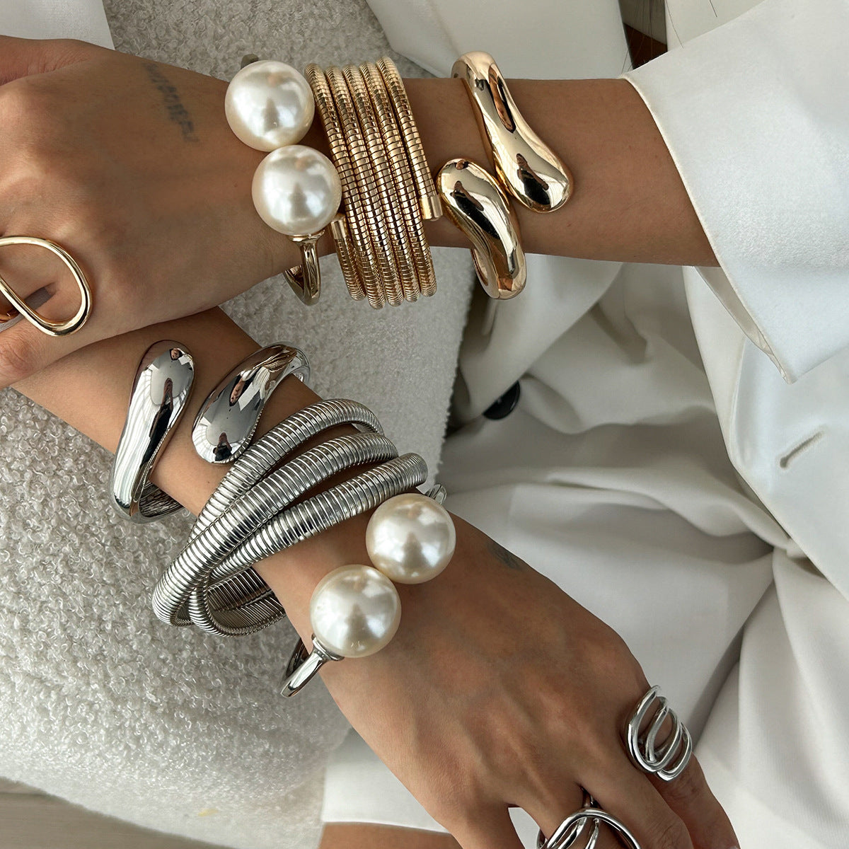 Wholesale Stacking style wrapped alloy hug water drop glossy bracelet set