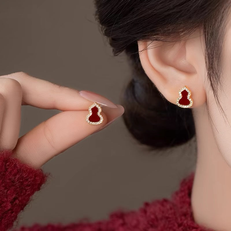 Wholesale Retro light luxury earrings