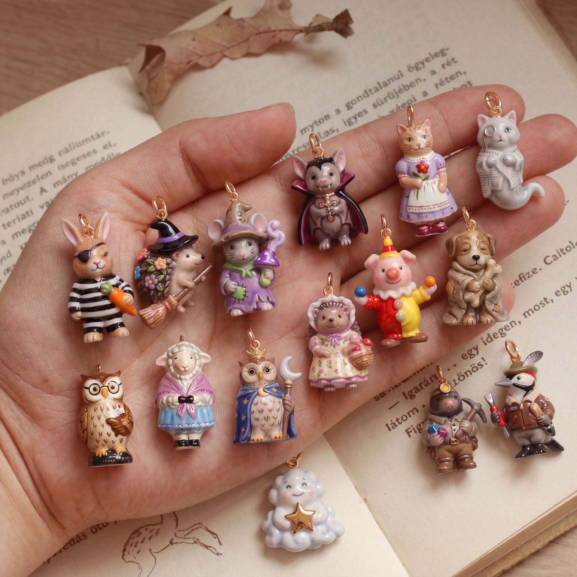 Wholesale Cross-Border European and American Independent Website Hot-Selling Cartoon Animal Pendant,  Simple and High-End Fashion Oil-Drip Spray Paint Rabbit Accessory