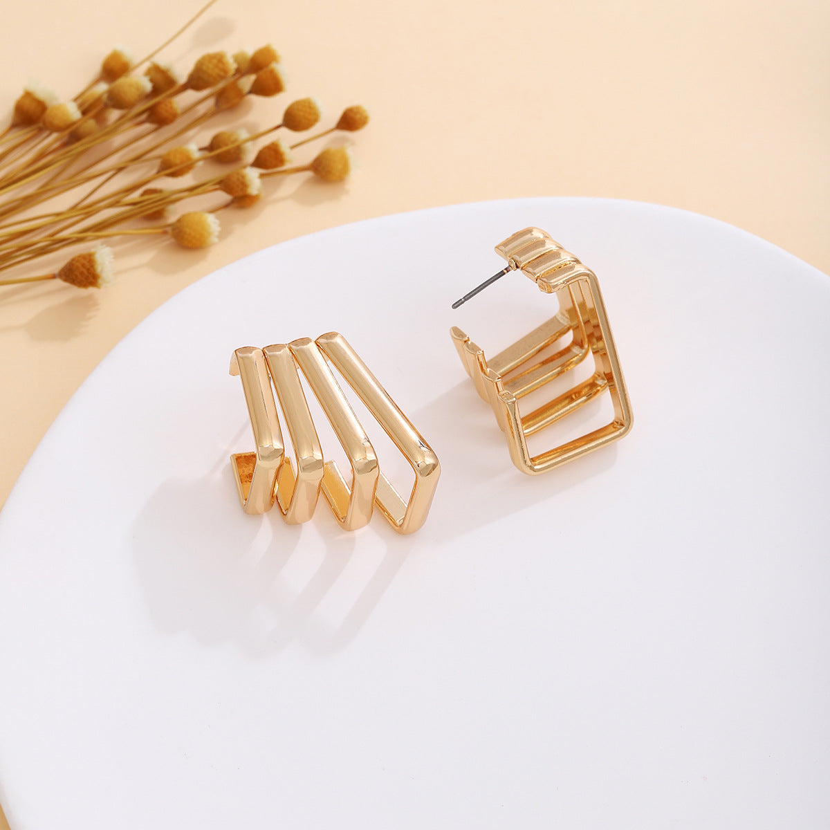 Wholesale Retro Flower Pearl Hollow Love Light Luxury Earrings