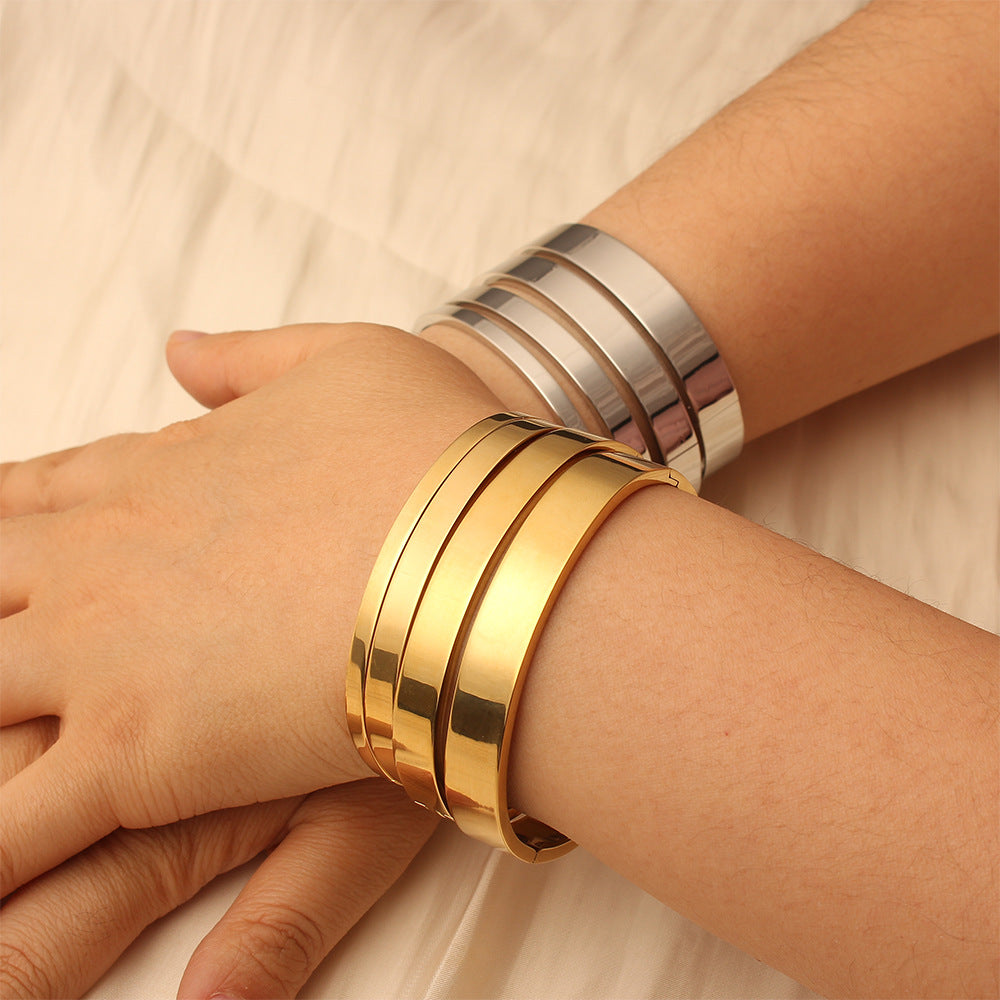 Wholesale Classic Stainless Steel Gold Plated Ladies Bracelet 18K Mirror Polished Jewelry Accessory