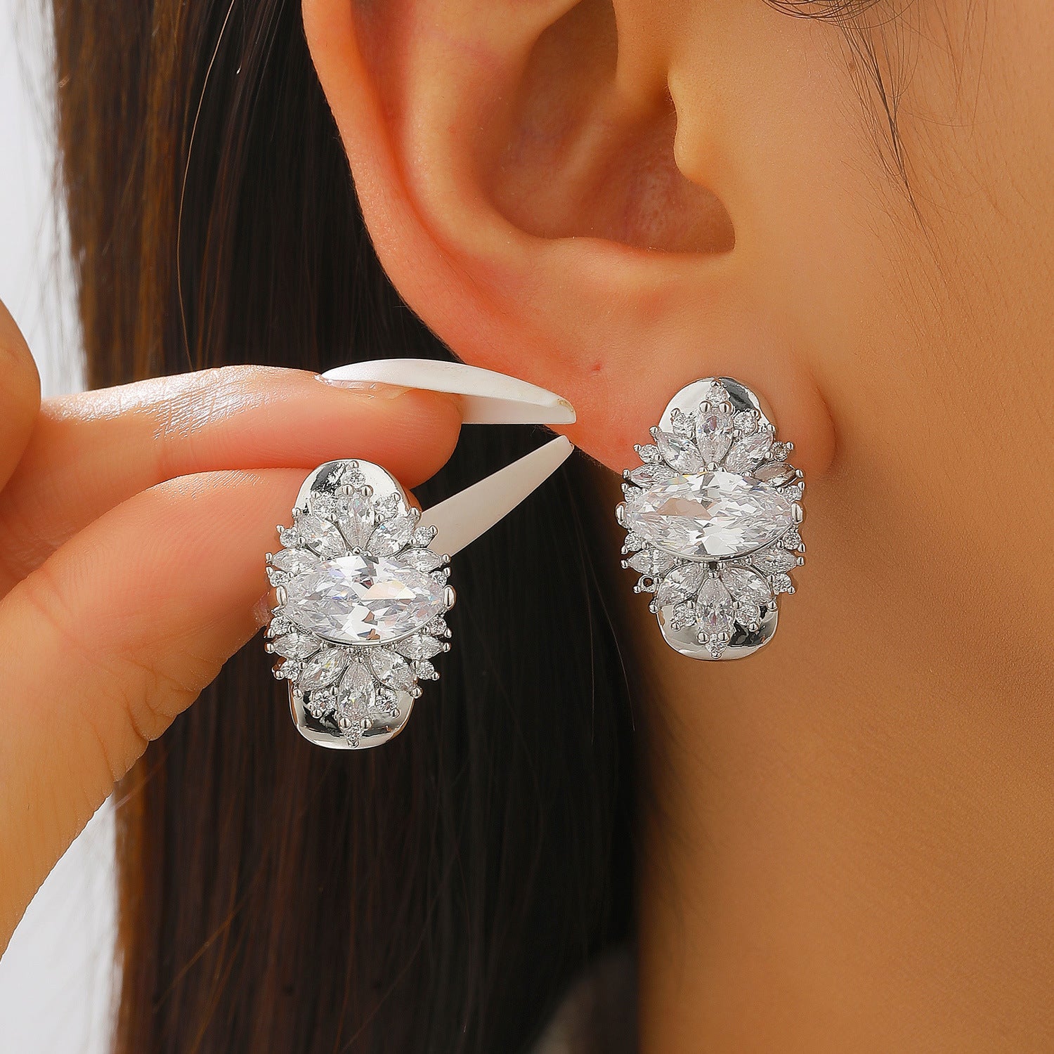 Wholesale Teardrop-shaped rhinestone earrings