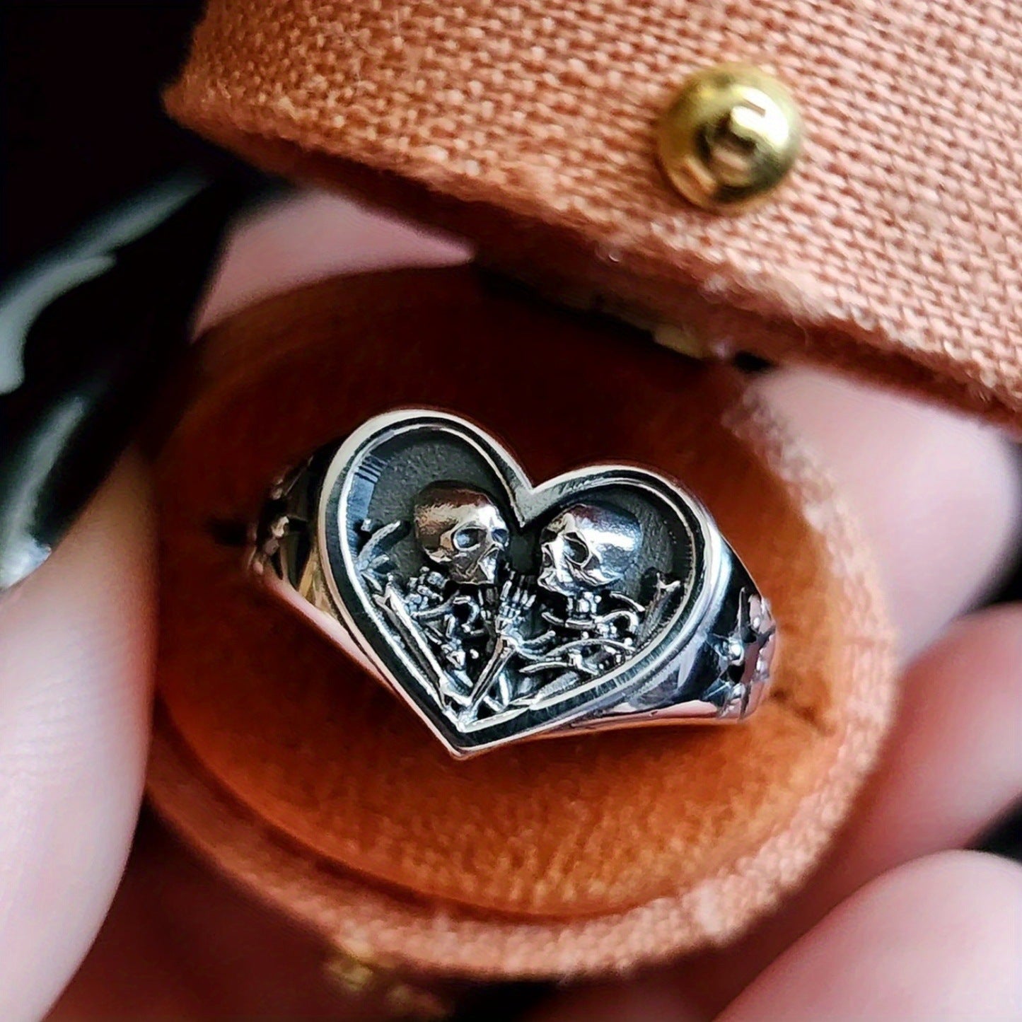 Wholesale Gothic three-dimensional skull heart ring