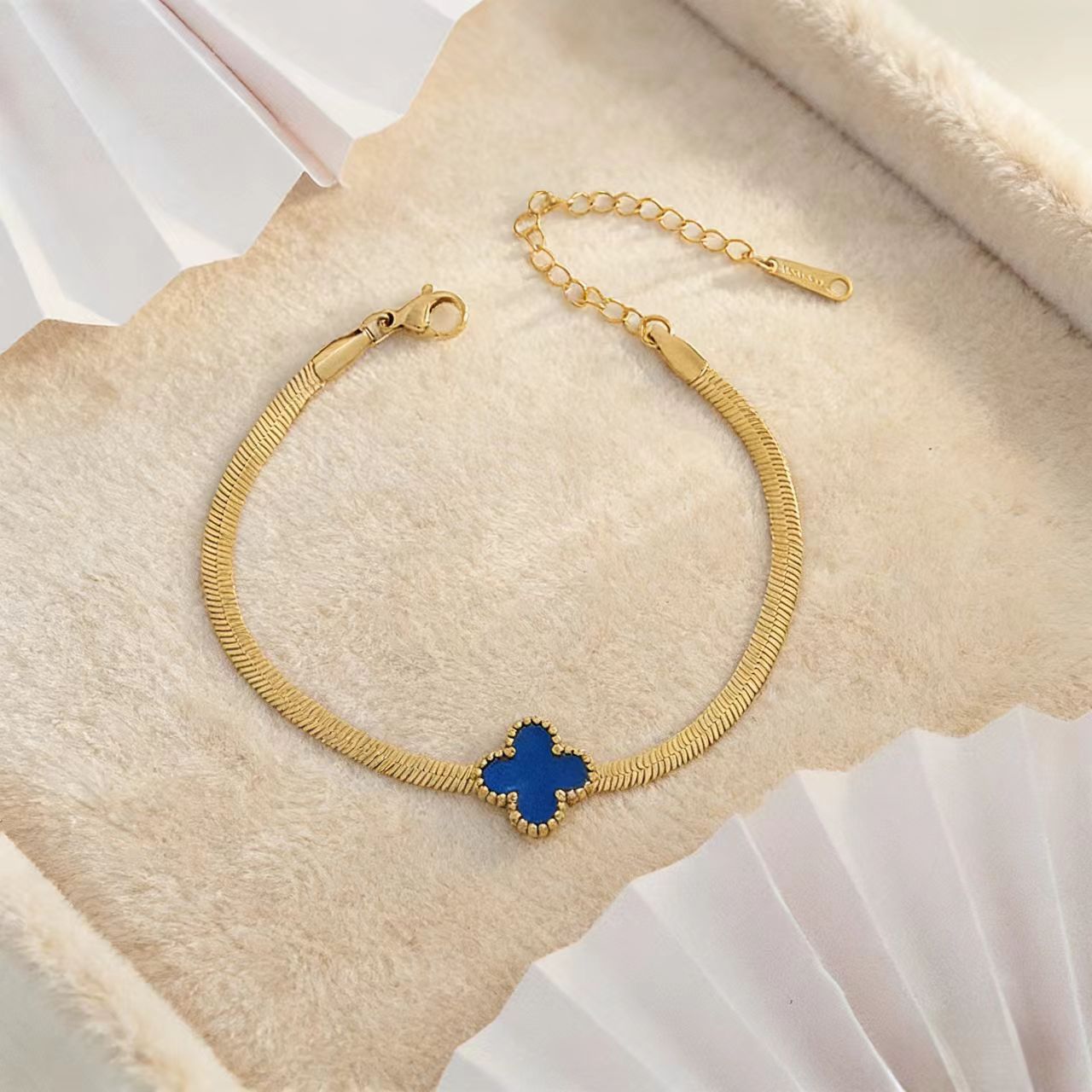 Wholesale Lucky Clover Bracelet in Titanium Steel |  Women' s Snake Bone Chain Jewelry Accessory for Everyday Wear or Gift