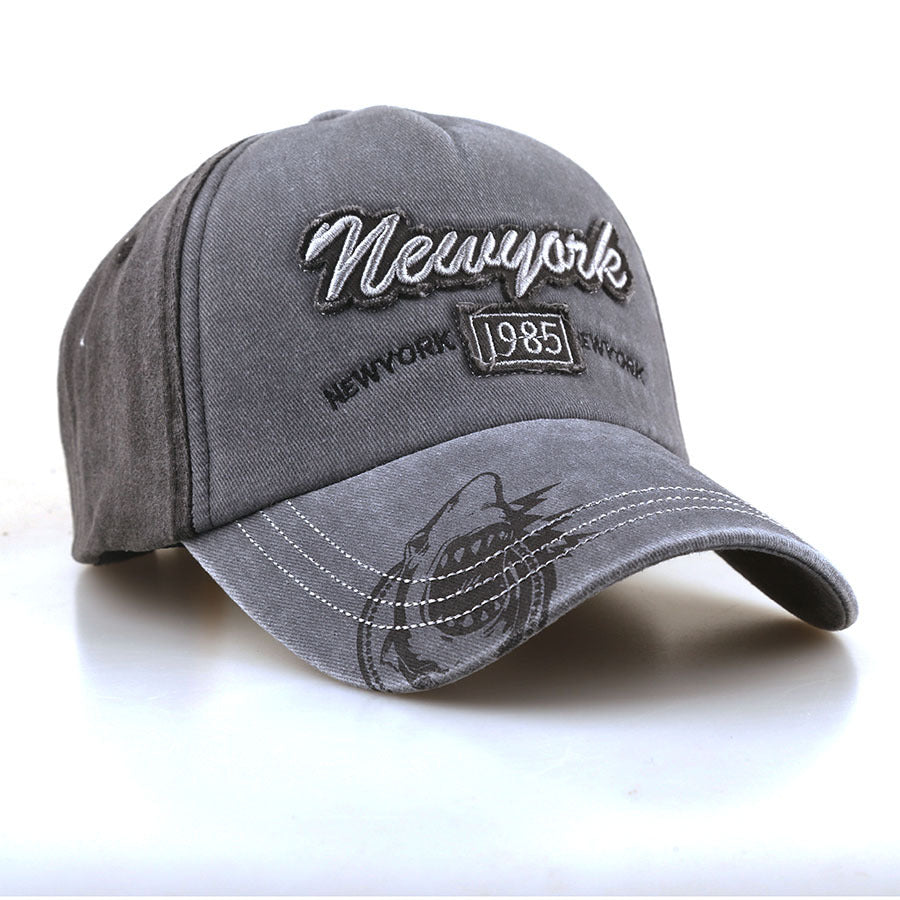 Wholesale Fashionable letter embroidered baseball cap