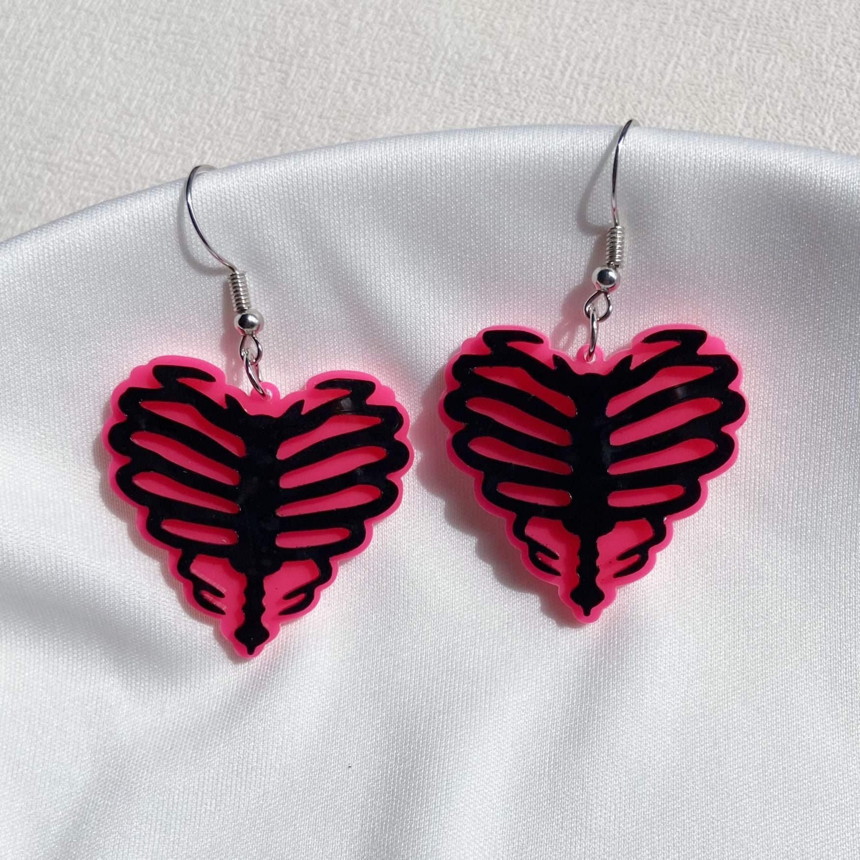 Wholesale Retro  Acrylic Heart Pendant Necklace And Earrings Set Vintage Collarbone Jewelry Accessory Gift