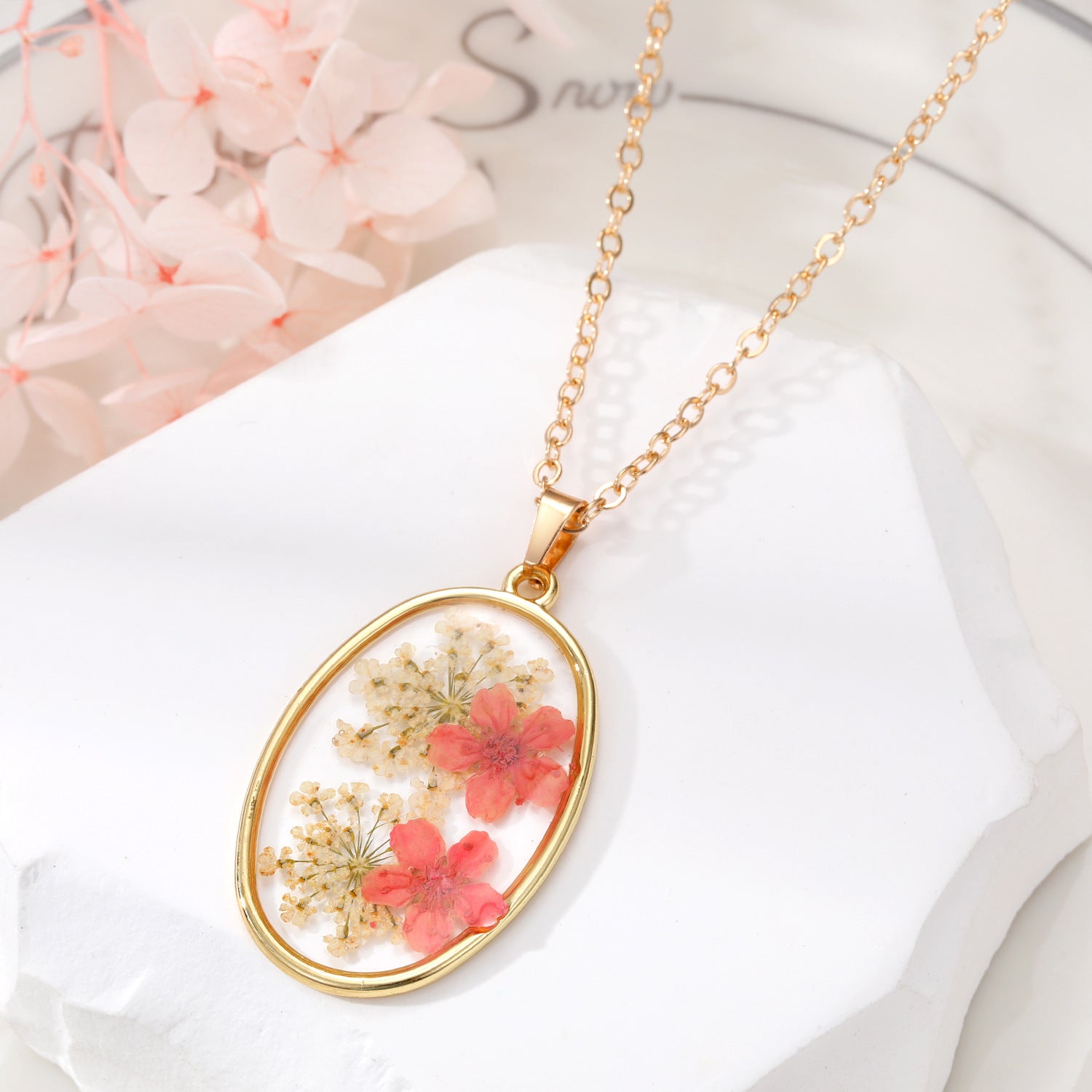 Wholesale Resin Natural Dried Flower Pendant Necklace Oval Geometric Women S Sweater Chain Trendy Boutique Resale